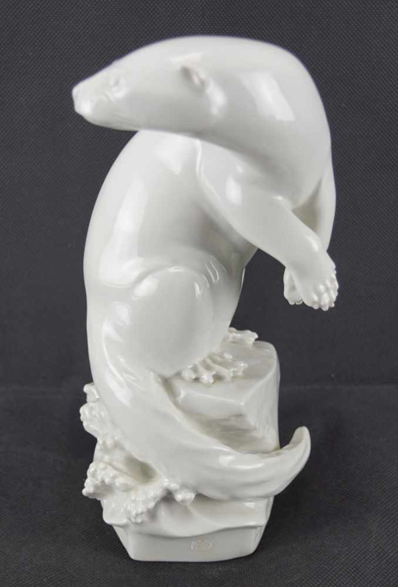 Fischotter, Meissen Weißporzellan, Schwertermarke 1. Wahl, 1965, Höhe 24 cm, in einem sehr guten