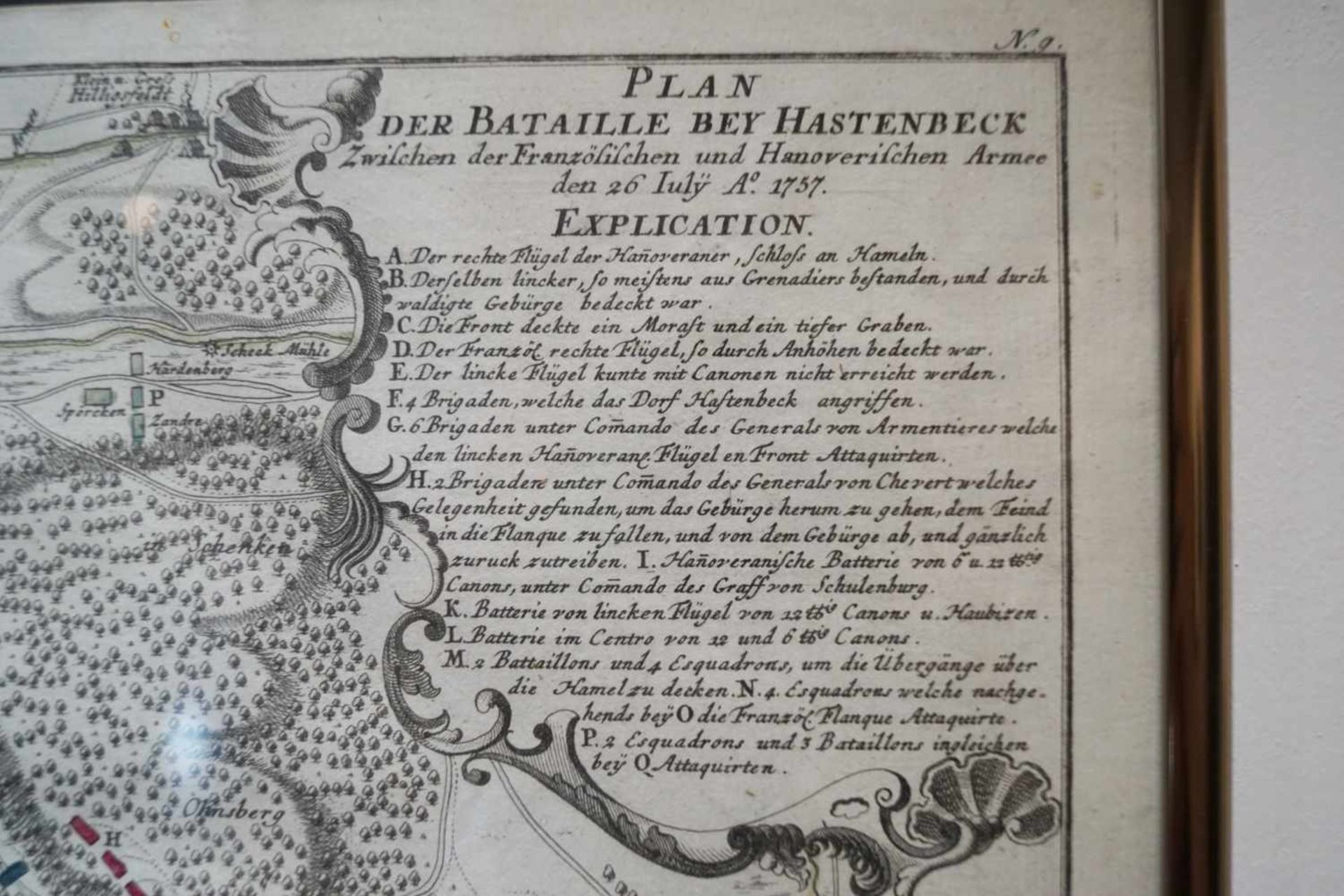 Schlachtplan der Schlacht von Hastenbeck 1757 Druckseite aus einem Buch, unter Glas gerahmt, ca. 19. - Bild 3 aus 3