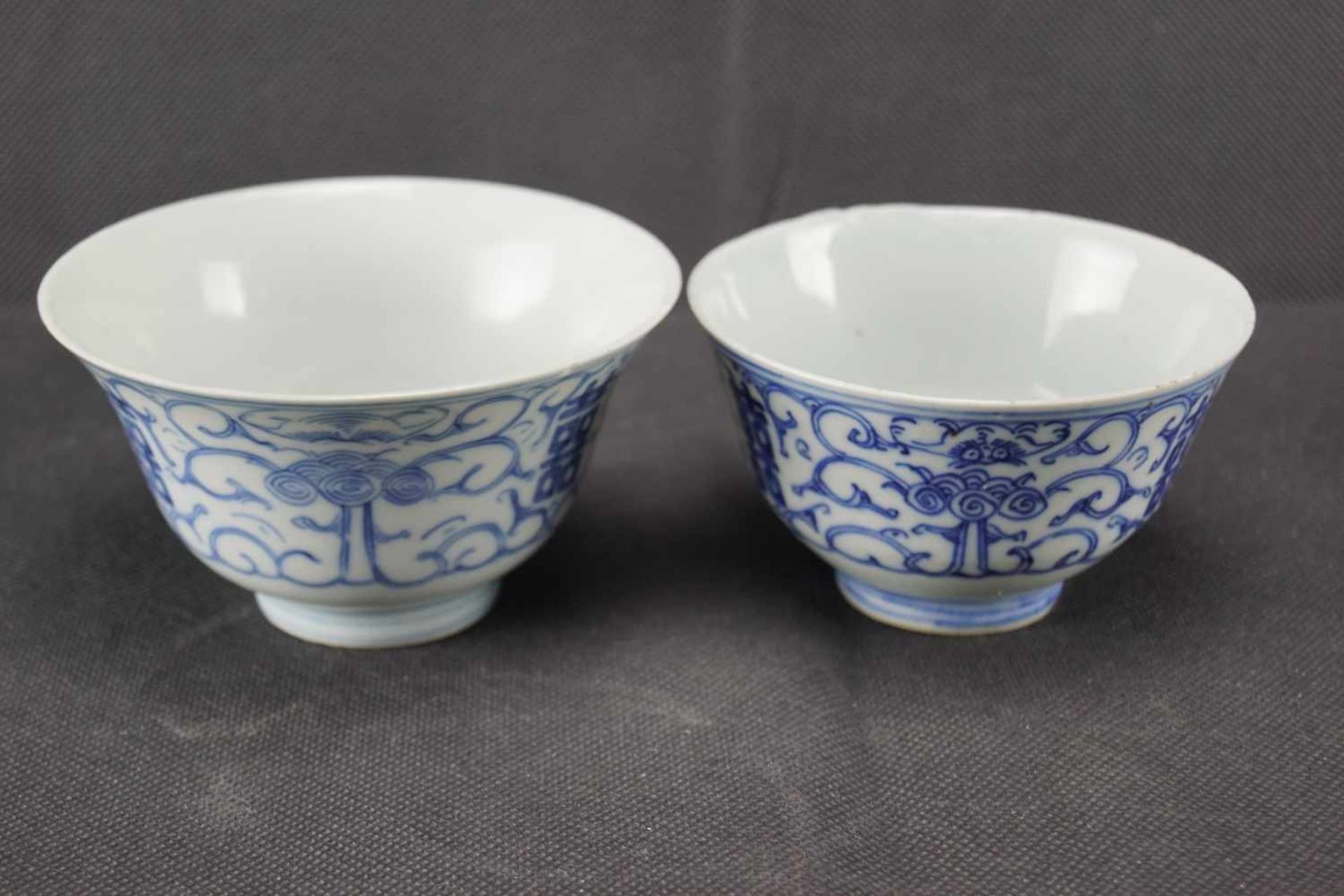 Zwei Kummen, China Porzellan, blaue Unterglasurmalerei auf weißem Grund, Höhe 6 cm und 7 cm x