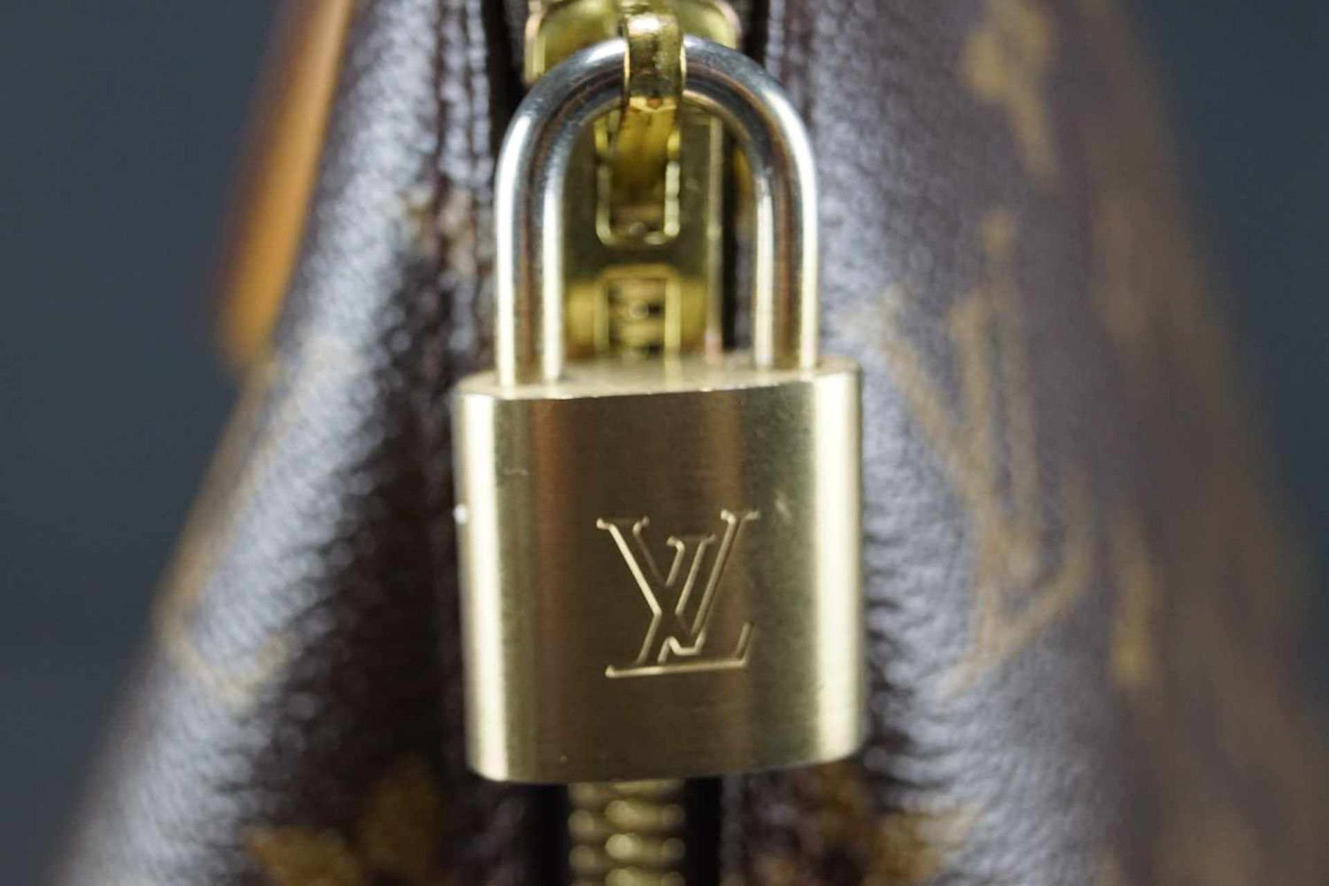 Louis Vuitton Handtasche Alma, Höhe ca. 24 cm x Breite ca. 28 cm, Date Code BA0053, Staubbeutel - Bild 4 aus 7
