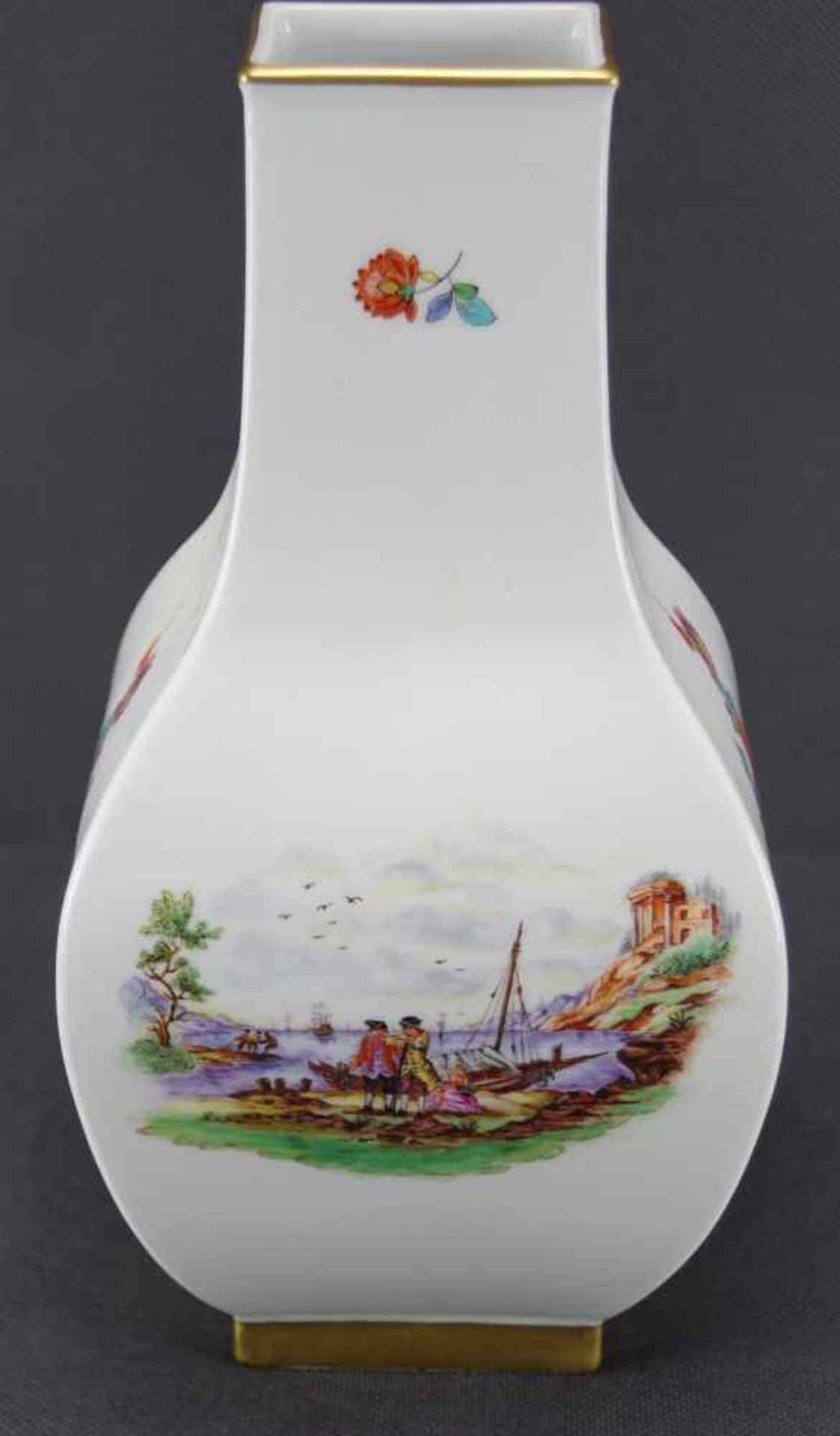 Viereckvase, MeissenSchwertermarke 1. Wahl Jahreszeichen 2012, Entwurf der Vasenform von Paul - Bild 2 aus 5