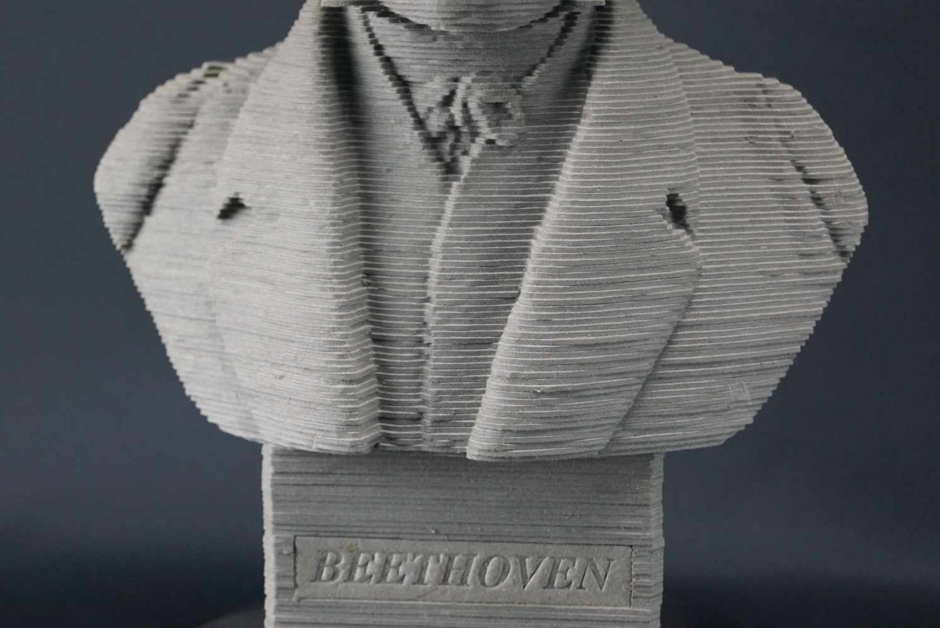 Büste von BeethovenAus geschnittenen Kartonschichten erstellt, Kunststoffsockel, Höhe 36 cm, in - Bild 3 aus 4