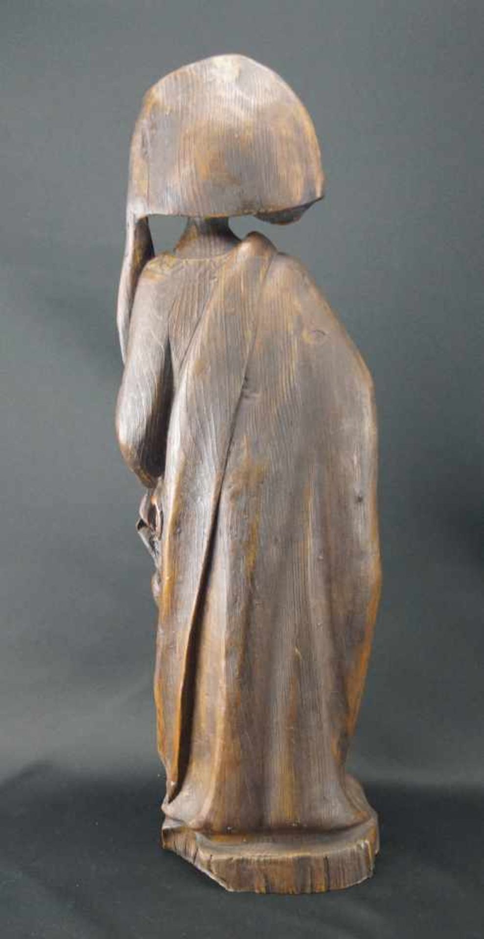 Schnitzerei der Heiligen Elisabeth19. Jhrd, Höhe 63 cm, in einem guten Zustand - Bild 5 aus 5