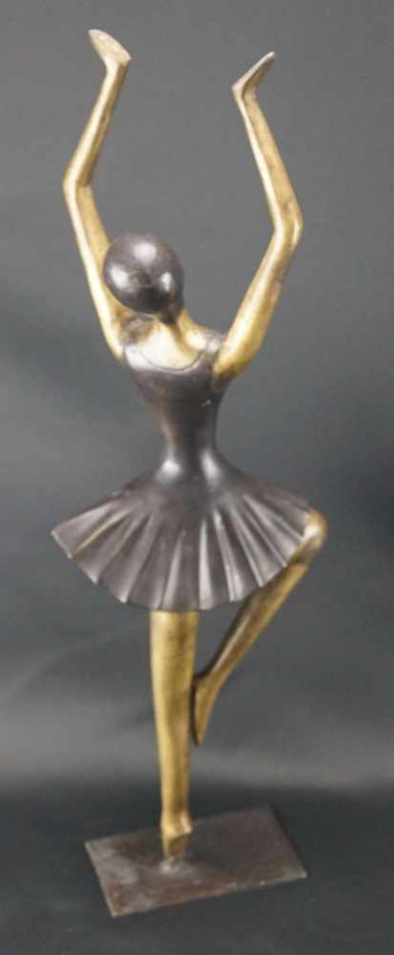 Tänzerin20er Jahre, Bronze, unsigniert, Kleidung und Haare dunkel patiniert, Höhe 58 cm, in einem - Bild 2 aus 3
