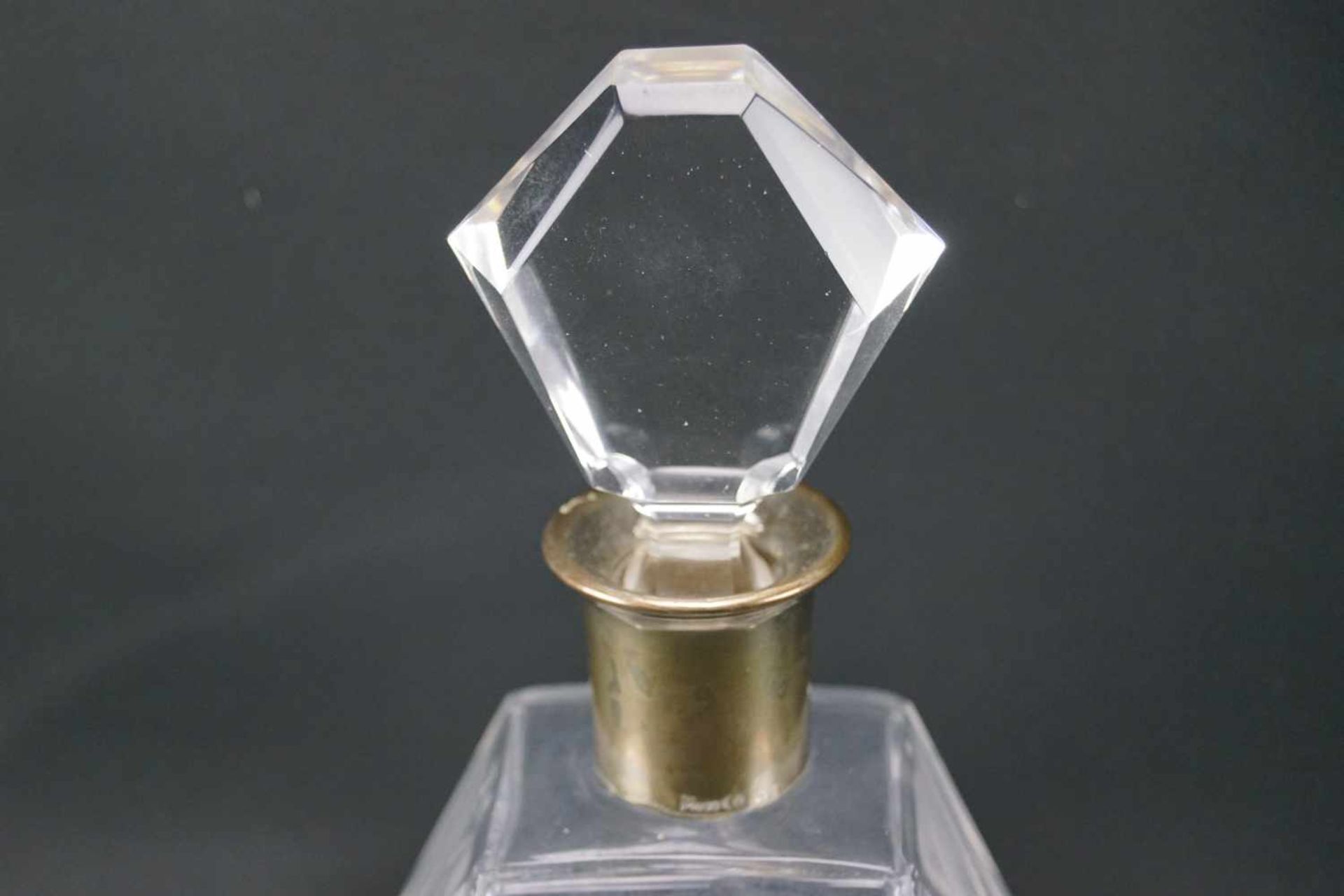 Kristallkaraffe mit SilbermonturSilber, nicht gepunzt, Höhe 24,5 cm x Länge 14 cm x Breite 9 cm, - Image 2 of 4