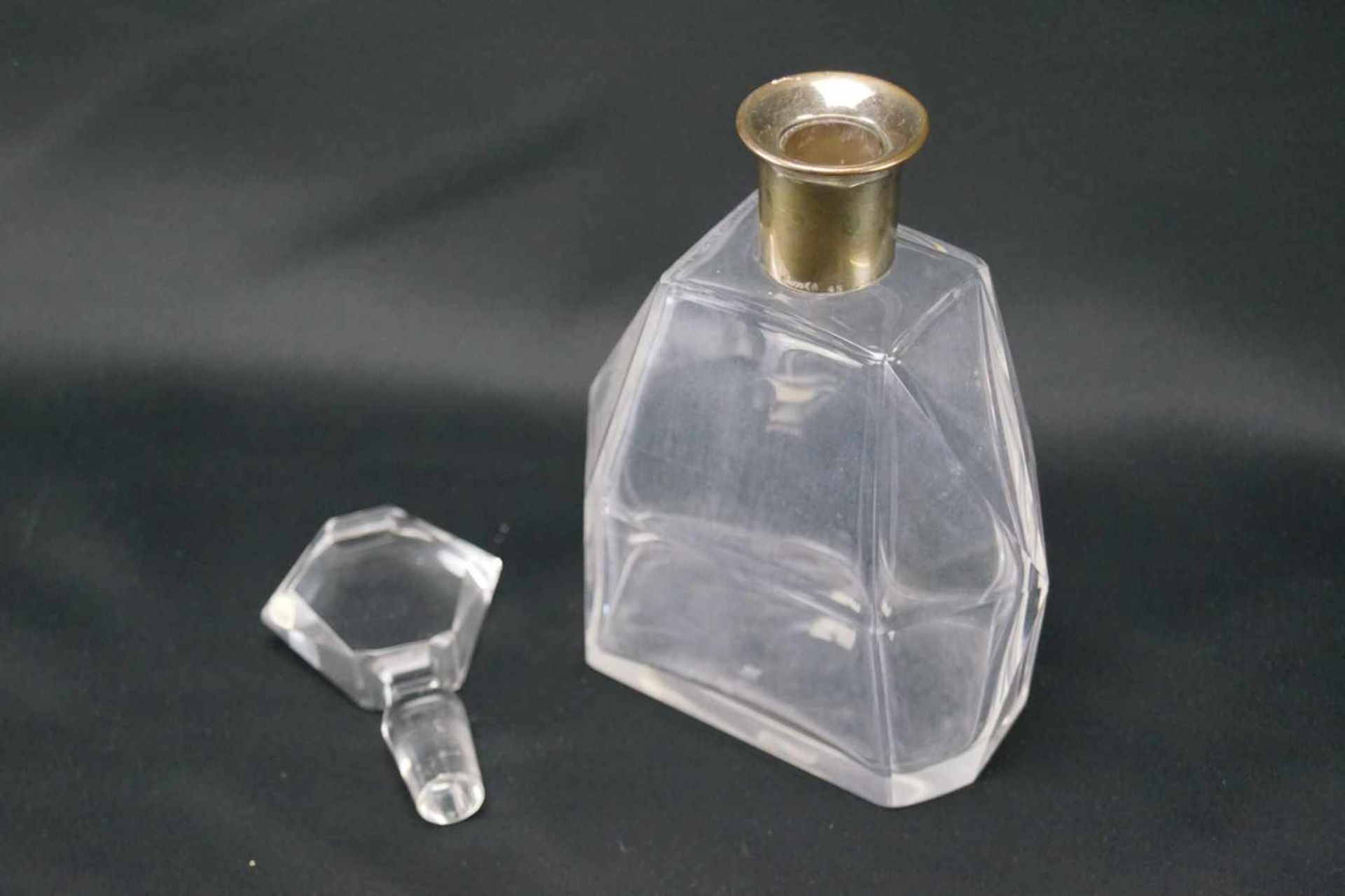 Kristallkaraffe mit SilbermonturSilber, nicht gepunzt, Höhe 24,5 cm x Länge 14 cm x Breite 9 cm, - Image 4 of 4
