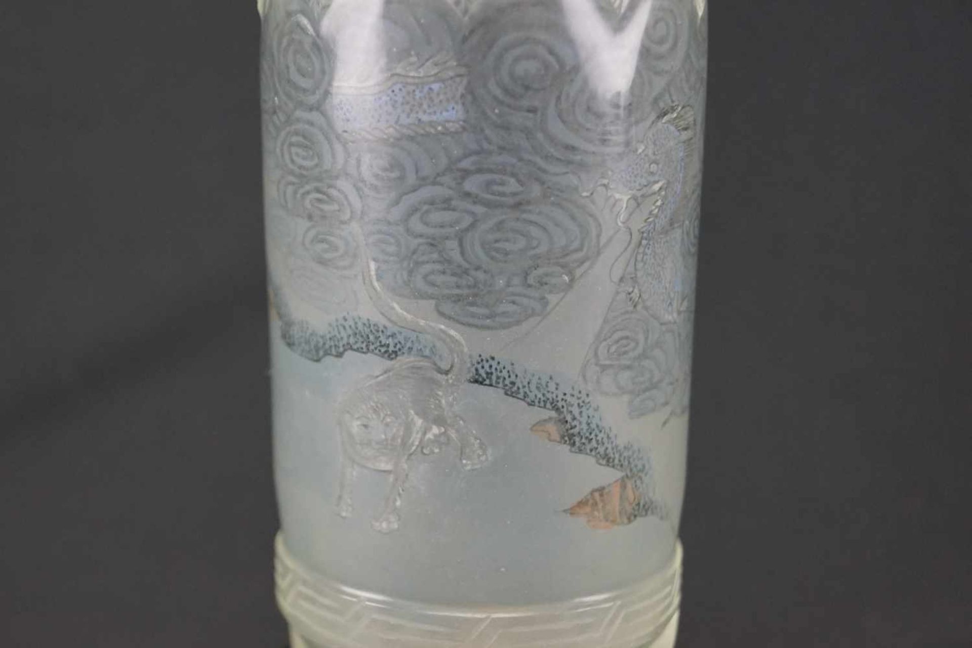 Tisch-Snuffbottle, China19./20. Jhrd., Innenmalerei mit Drachen und Landschaft, mit Holzsockel, Höhe - Bild 2 aus 6