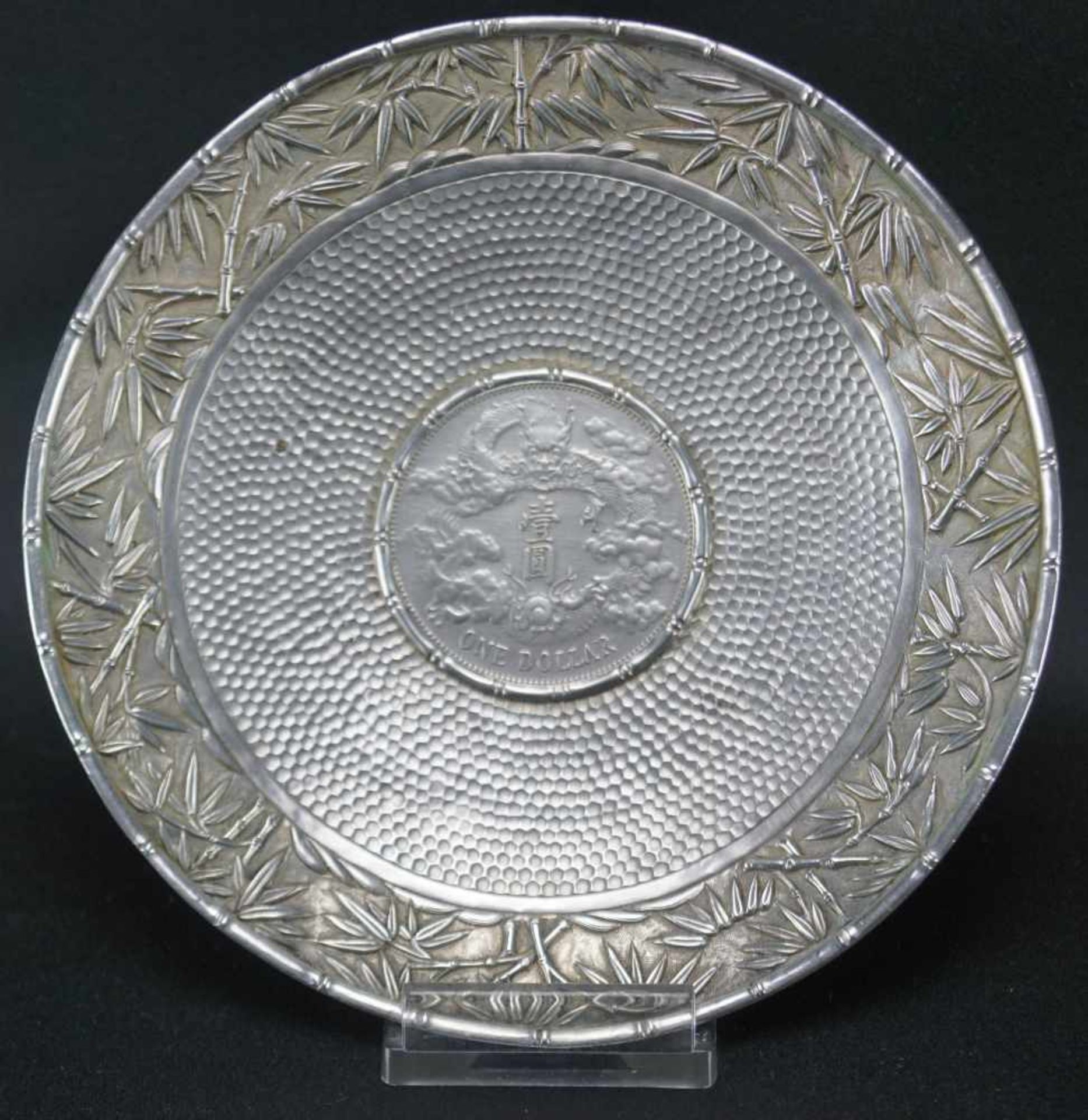 Münzteller, China900er Silber, SIlver Dragon Coin von 1911 eingearbeitet in einen kleinen Teller mit
