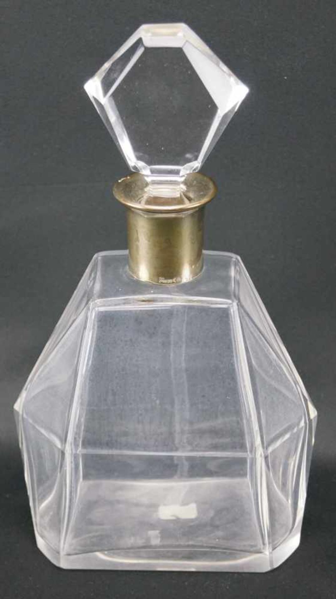 Kristallkaraffe mit SilbermonturSilber, nicht gepunzt, Höhe 24,5 cm x Länge 14 cm x Breite 9 cm,