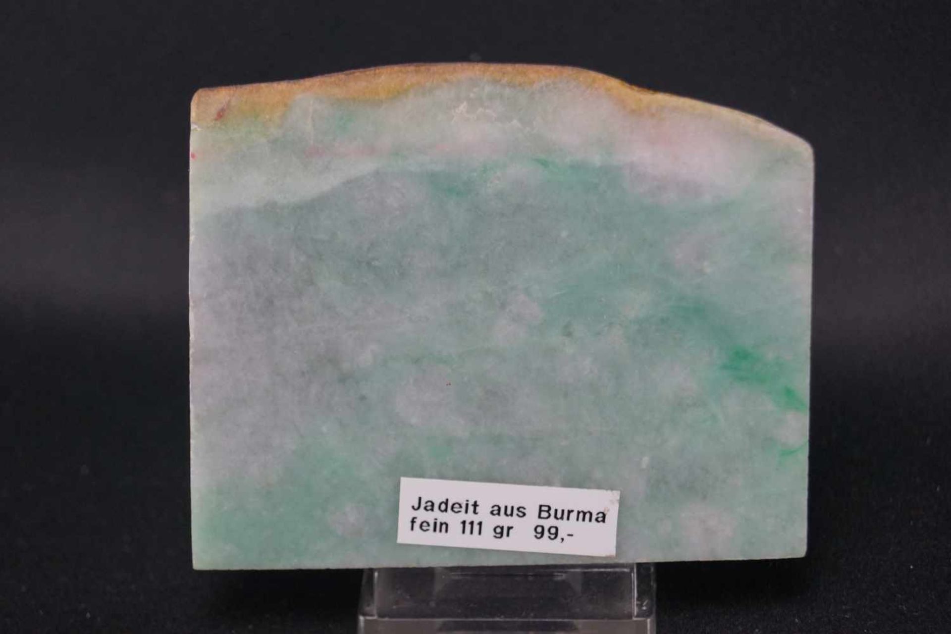 JadeitreliefBurmajadeit, Höhe 6,5 cm x Breite 8 cm x Tiefe 1 cm, in einem guten Zustand - Image 2 of 3