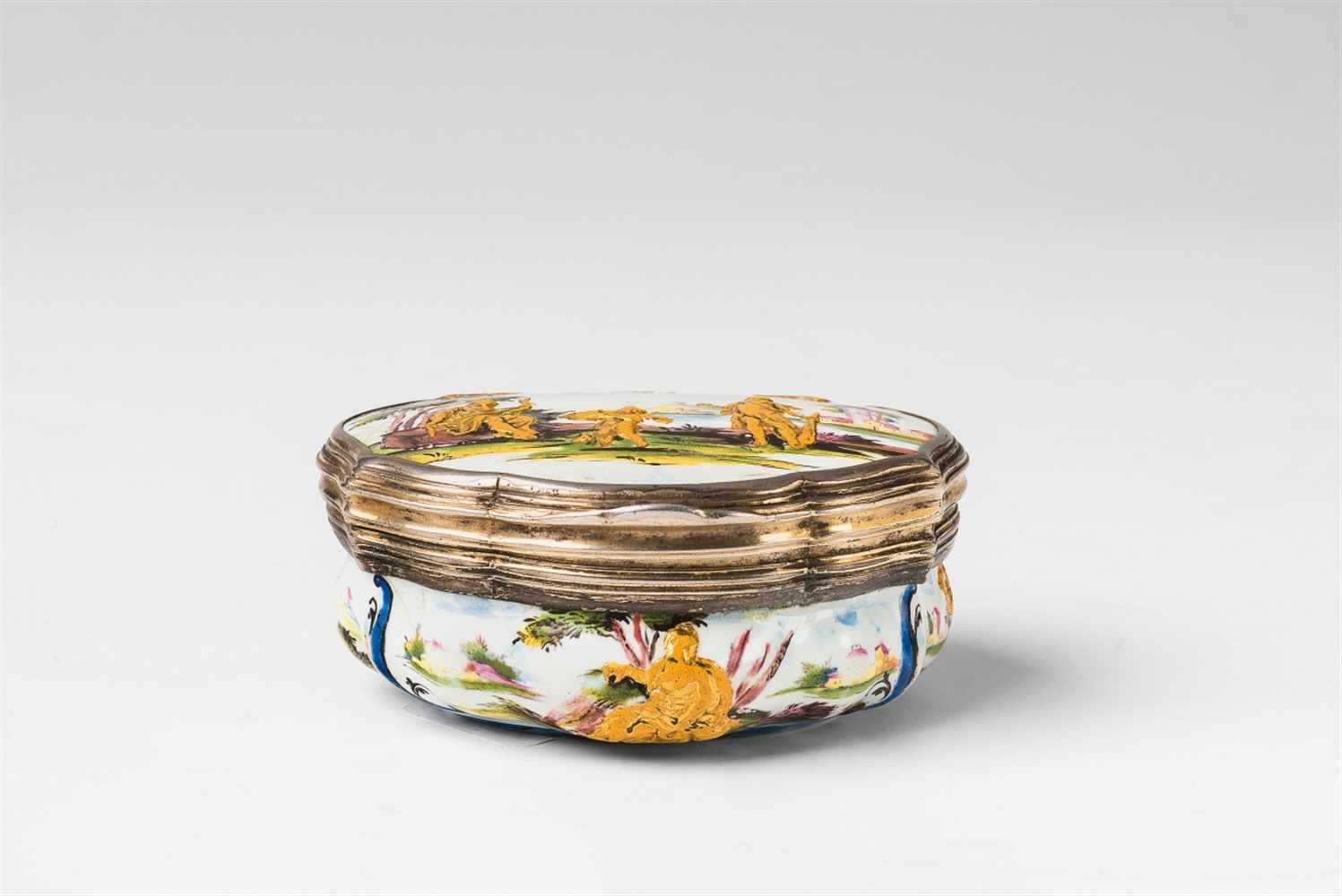 An enamelled snuff box with mythological decor Copper box with vermeil mountings and "Email de Saxe" - Image 2 of 7