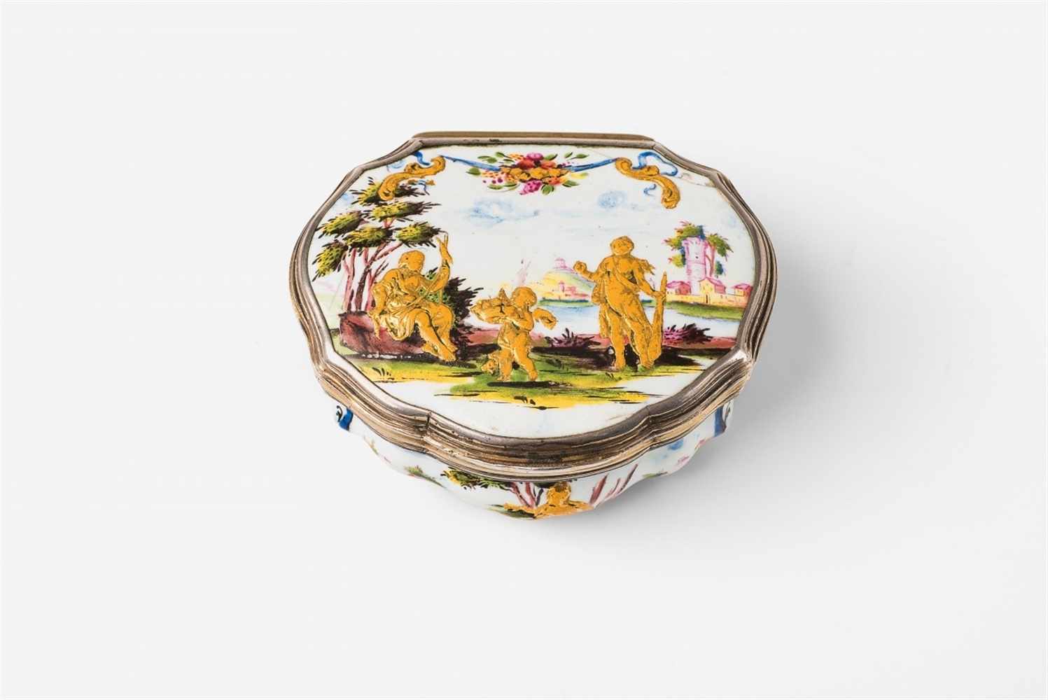 An enamelled snuff box with mythological decor Copper box with vermeil mountings and "Email de Saxe"