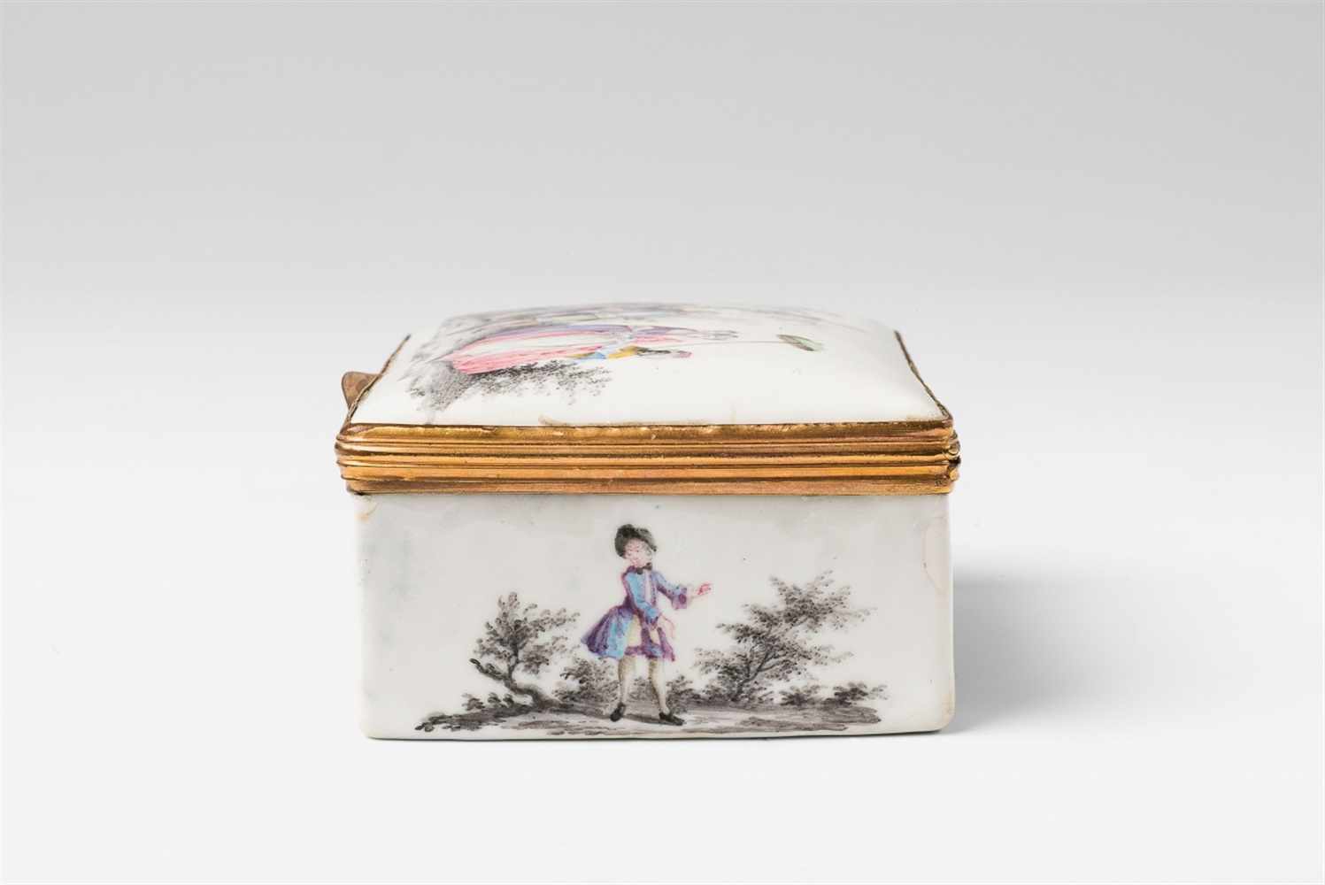 An enamel snuff box with courtship scenes Enamelled copper with gilt copper mountings. Rectangular - Image 5 of 7