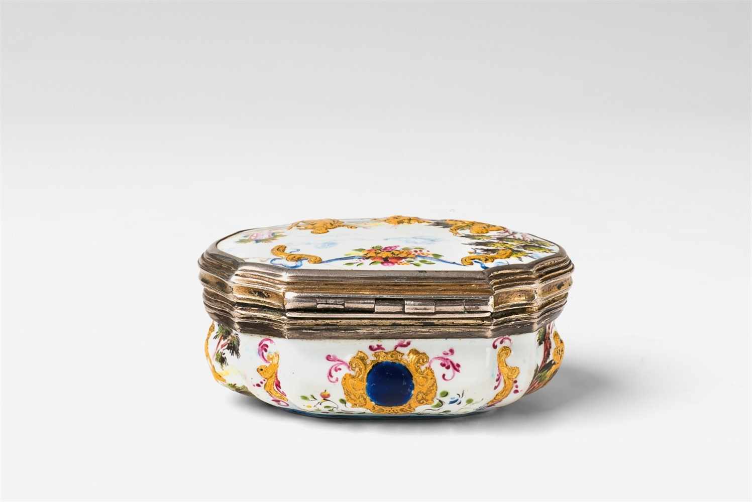 An enamelled snuff box with mythological decor Copper box with vermeil mountings and "Email de Saxe" - Image 4 of 7