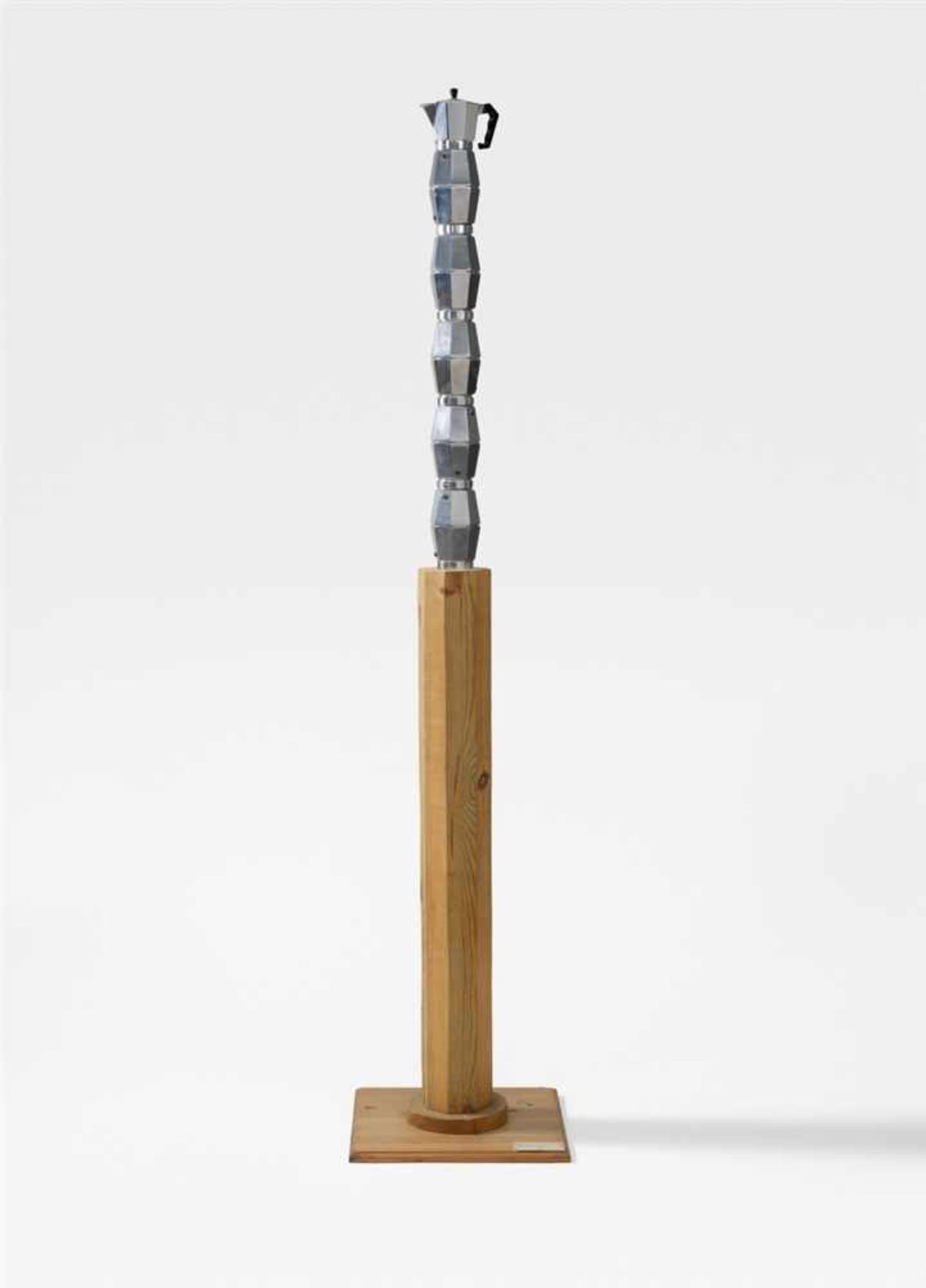 Darren LagoEndless Coffee Aluminium, Kunststoff und Holz. 215 x 22 x 22 cm. - Mit leichten