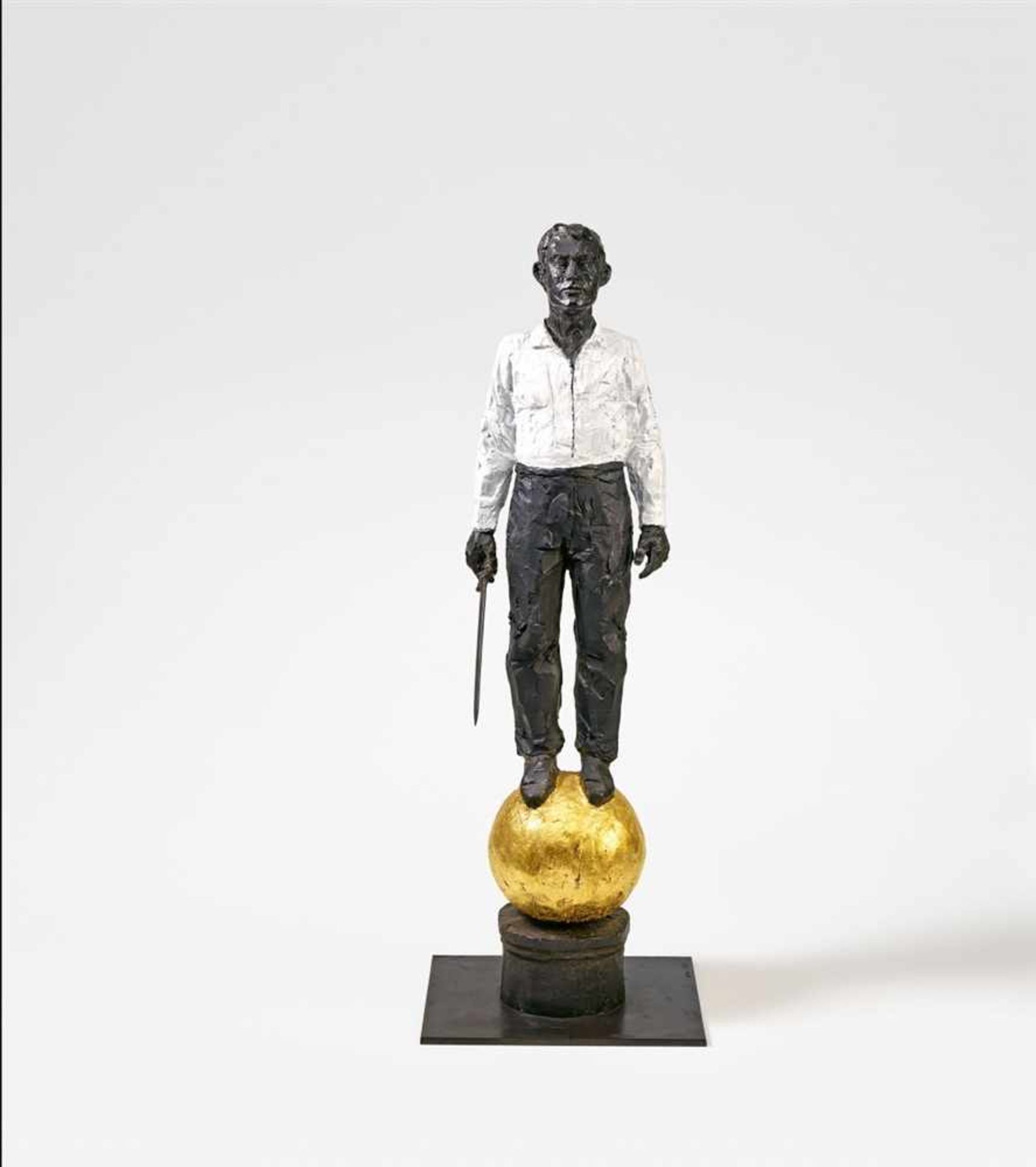 Stephan BalkenholNeuer Eiserner Mann Bronze, patiniert und farbig gefasst. 85 x 22 x 21 cm. Auf