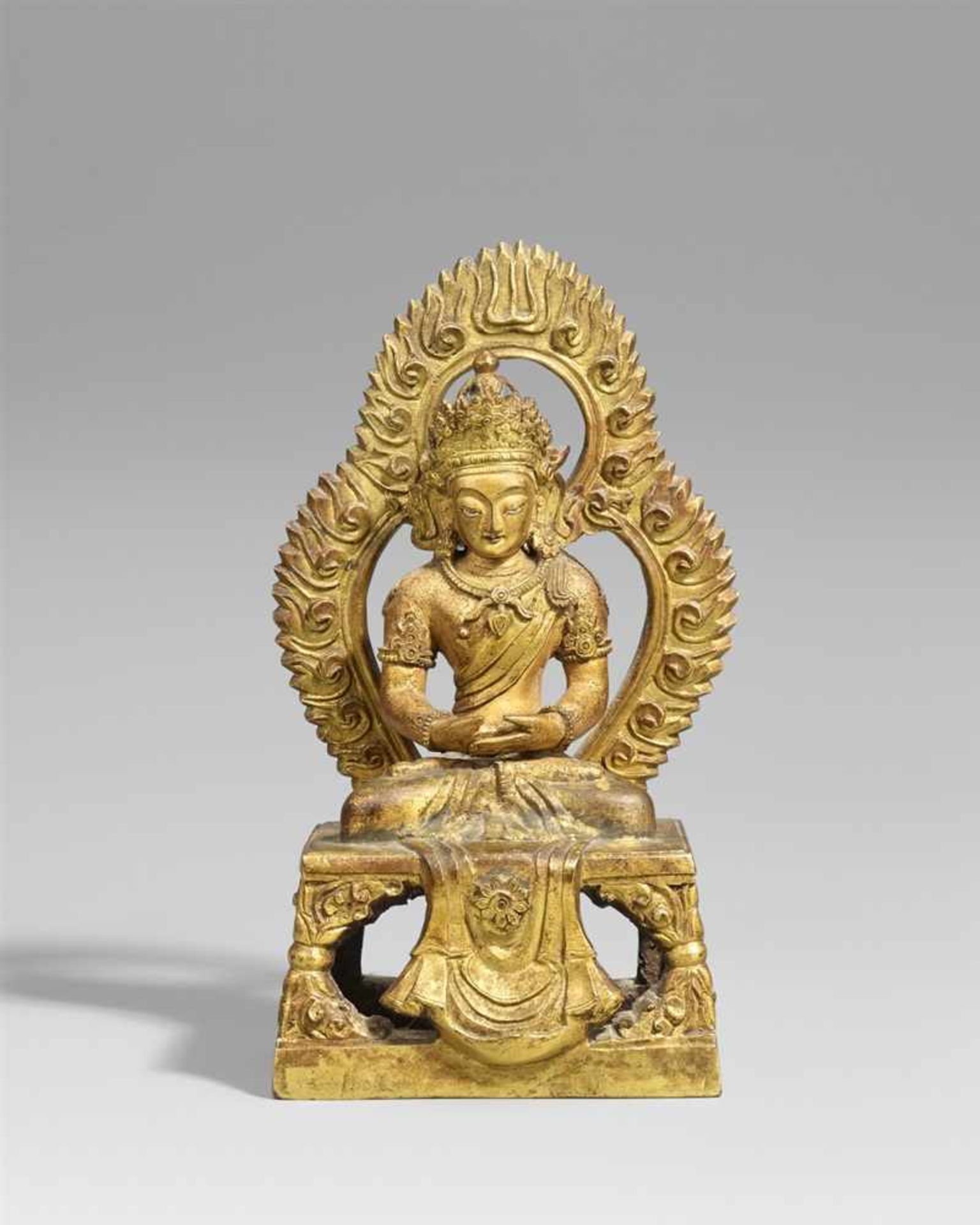 Buddha Amitayus. Feuervergoldete Bronze. Sinotibetisch. Ca. 1770 Im Meditationssitz auf einem