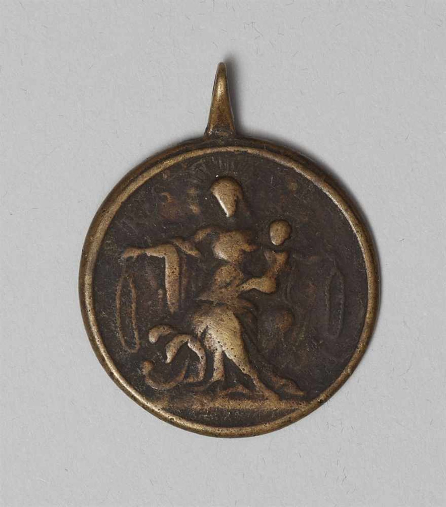 Pilgermedaille Messing, mit Öse. Beschriftet: recto R · S · / R ·mit Thronender Madonna mit dem