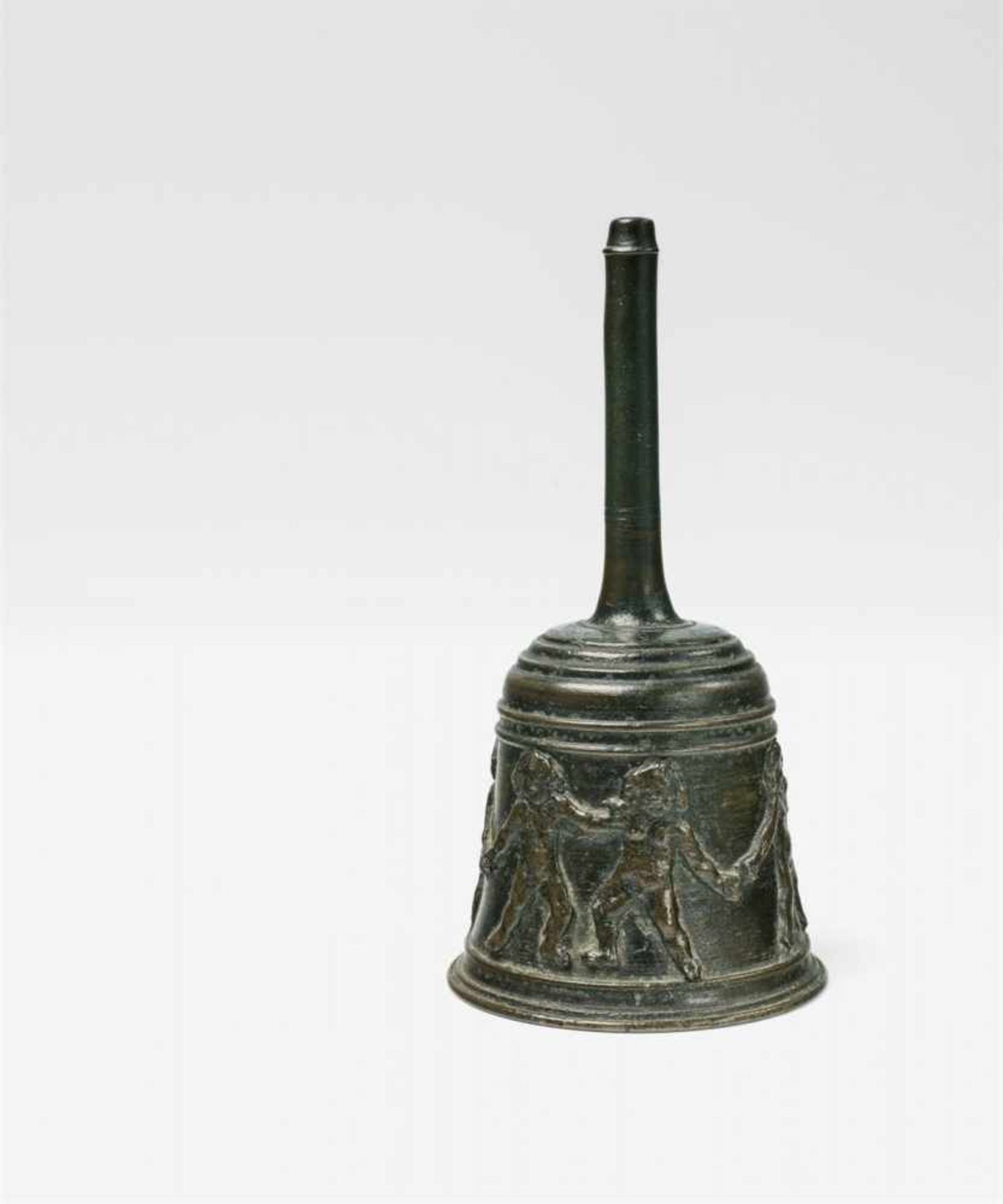 Renaissance-Tischglocke mit PuttenreigenBronze, schwarzbraune Patina, Eisenklöppel. Konischer