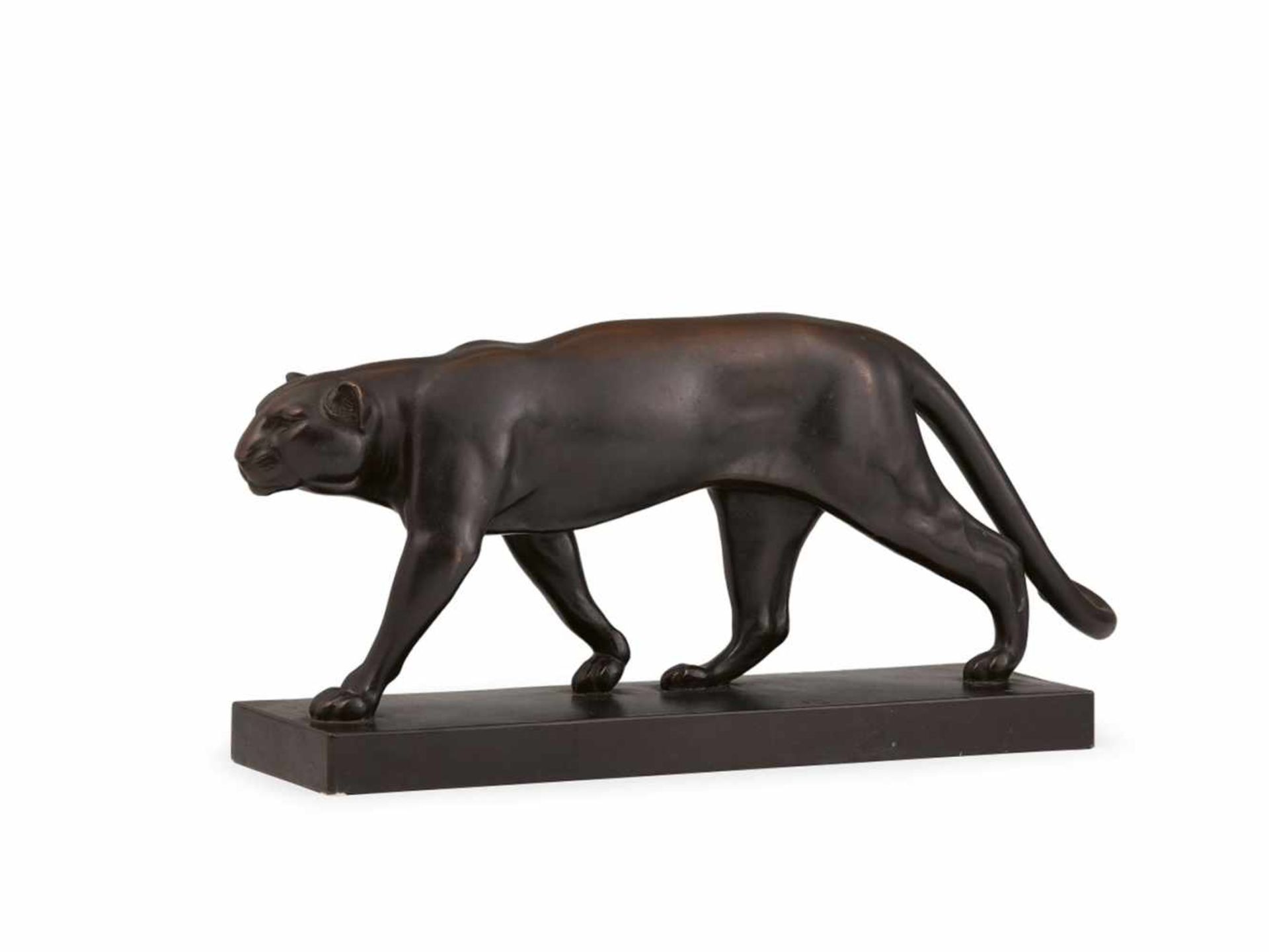 Schreitender LeopardBronze, mit schöner brauner Patina. Auf der mitgegossenen Plinthe