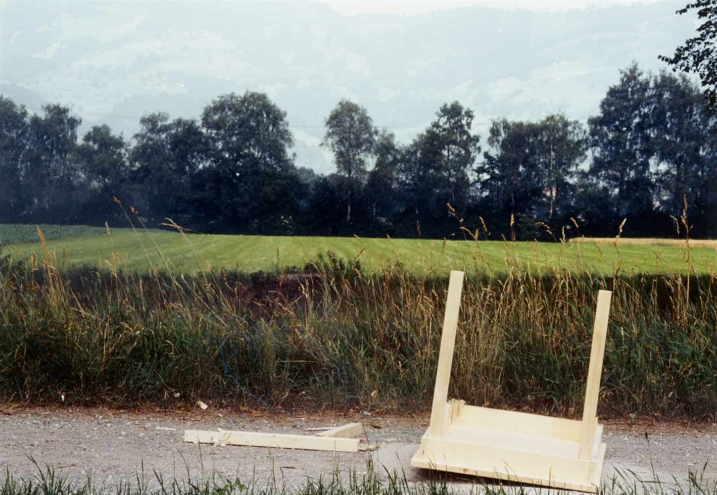 Roman SignerTisch mit Sandkegel6-teilige Photoarbeit: Cibachrome-Abzüge. Jeweils 24 x 35,8 cm. - Image 7 of 7