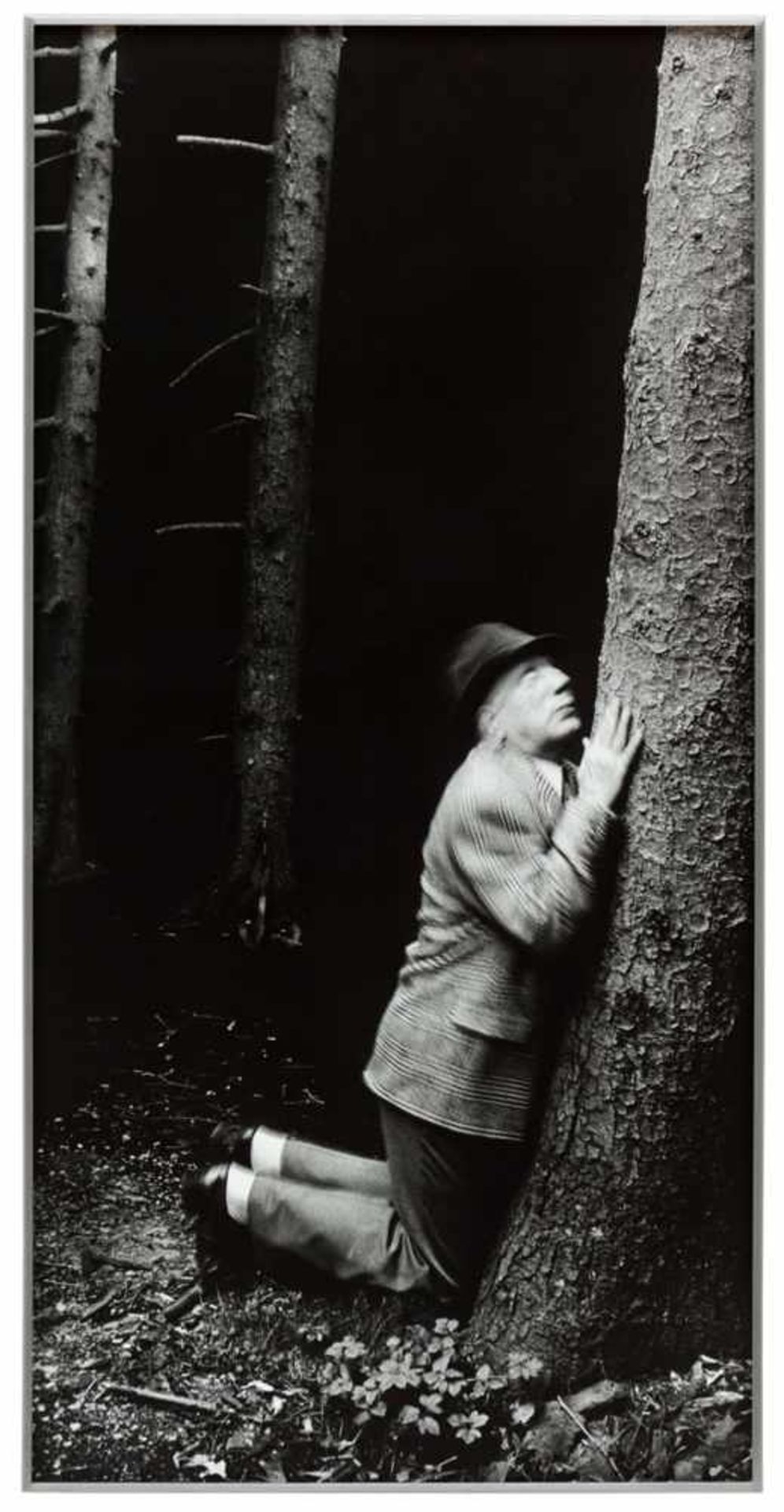 Anna und Bernhard Johannes BlumeOhne Titel (aus der Serie: Gebet im Wald)6-teilige Photoarbeit: - Bild 2 aus 7