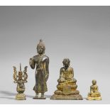 Vier Figuren. Bronze. Südostasiena) Jambhupati-Buddha auf sanduhrförmigem Sockel. Birma. 19. Jh.