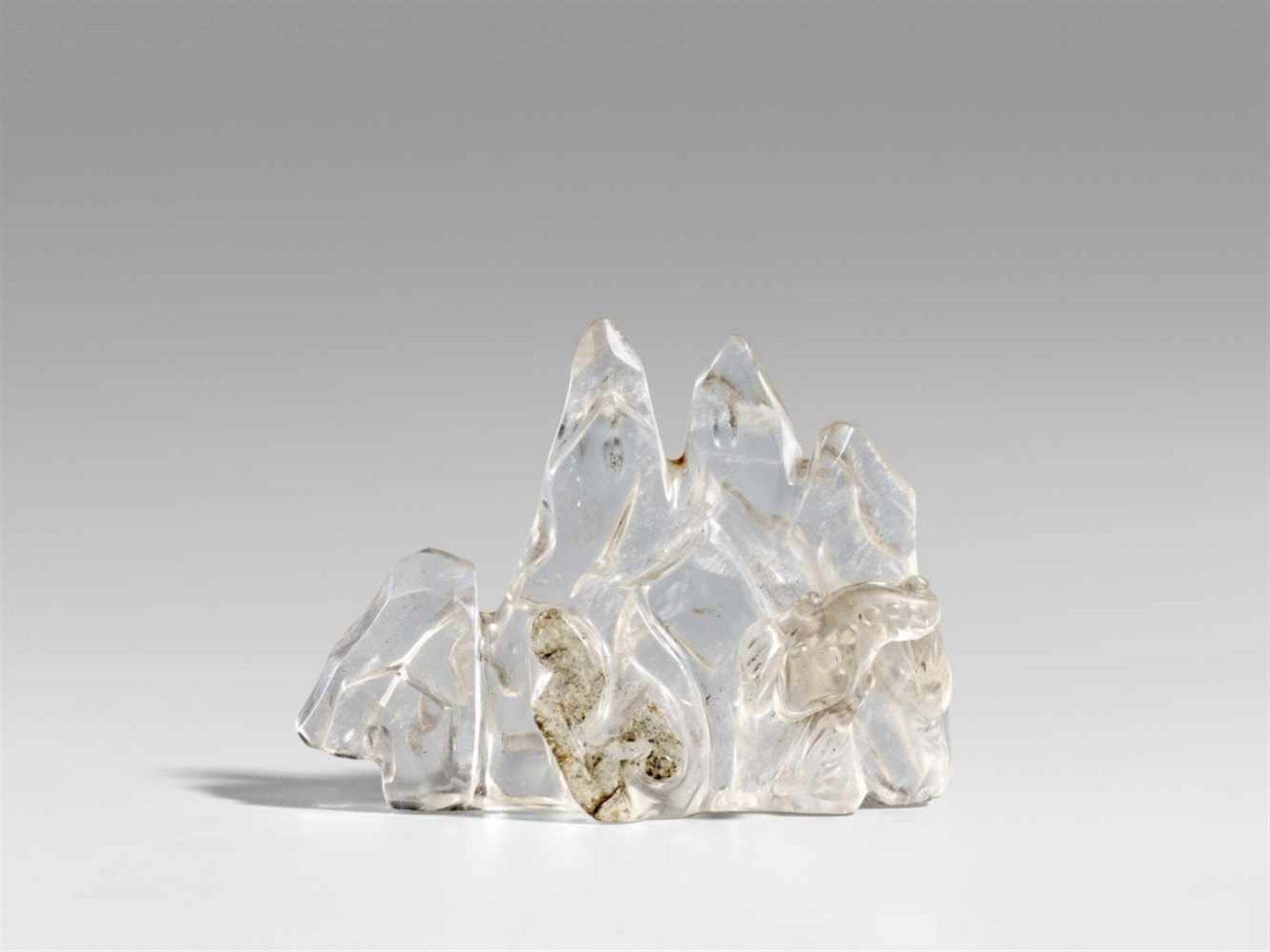 Pinselablage. Bergkristall. 18. Jh.In Form eines Berges mit vier Gipfeln, am Fuße eine dreibeinige - Bild 2 aus 2