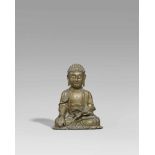 Buddha Shakyamuni. Bronze. 17./18. Jh.Im Meditationssitzsitz, die rechte Hand hängt in bhumisparsa