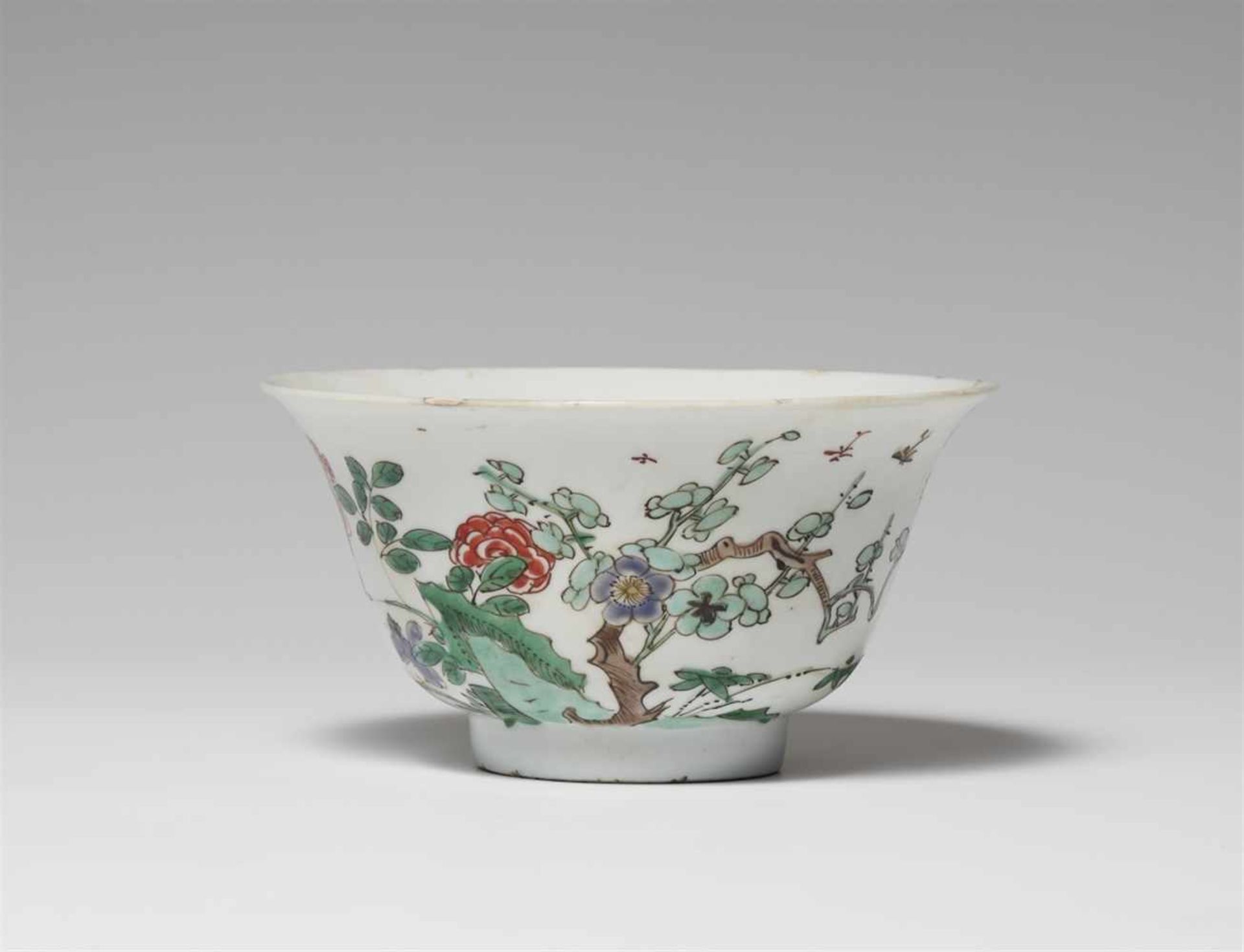 Famille verte-Schale. Kangxi-Periode (1662-1722)Schale mit ausladender Lippe, dekoriert in den