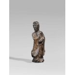 Figur einer Guanyin. Holz mit Lackfassung. Wohl Südchina. 19. Jh.Stehend und nach rechts gewandt,