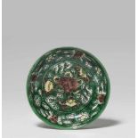 Kleine émail sur biscuit-Schale. Kangxi-Periode (1662-1722)Flache Schale, auf unglasiertem