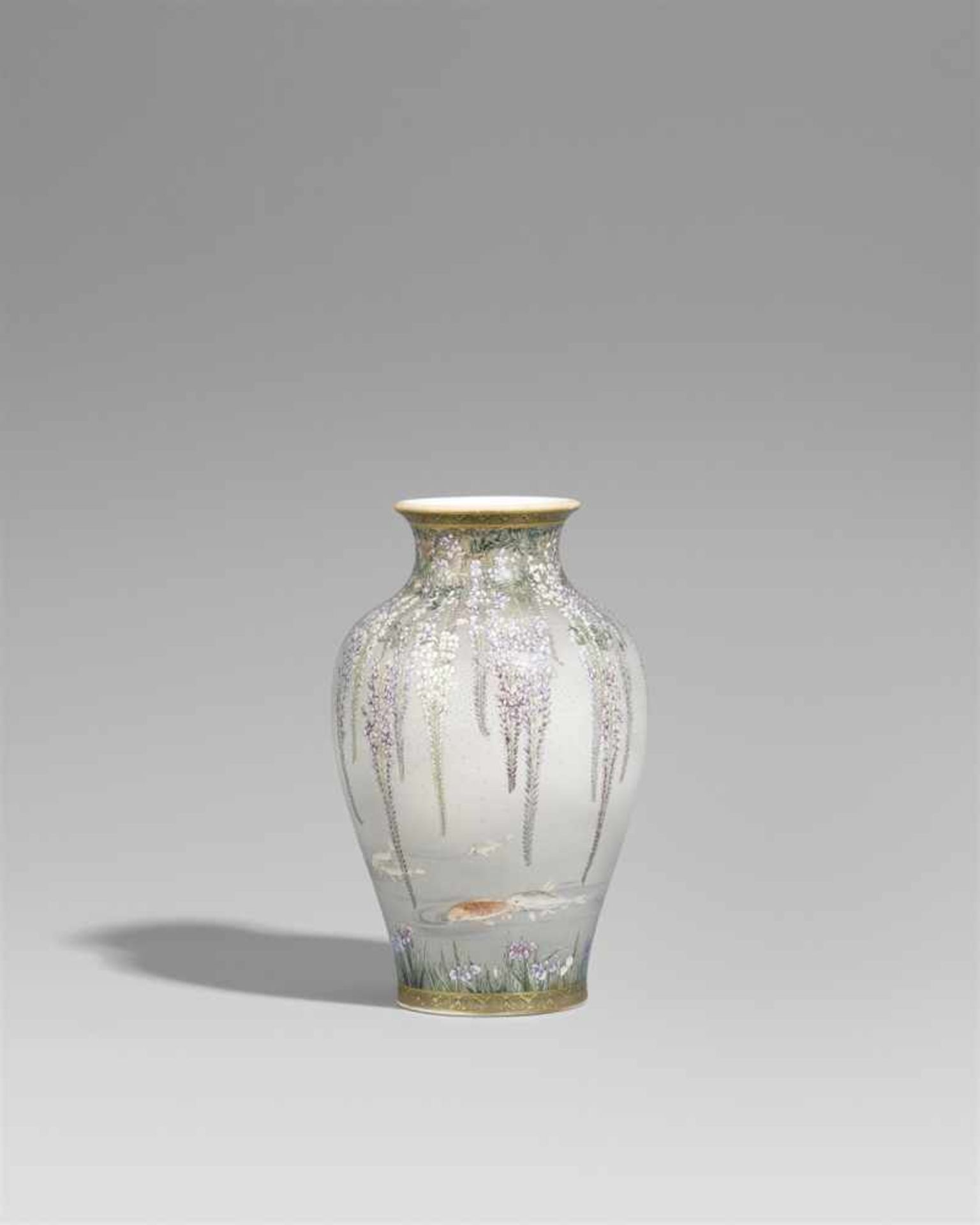 Satsuma-Vase. Kyoto. Um 1900Am Boden eingepresste Siegelmarke unter der Glasur: Kinkôzan zô und