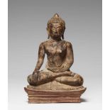 Buddha maravijaya. Bronze mit Resten von Vergoldung. Nordthailand. 16. Jh. oder späterIm