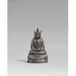Bodhisattva. Bronze. Ming-Zeit oder früherIm Meditationssitz auf einem Lotossockel, die Hände in