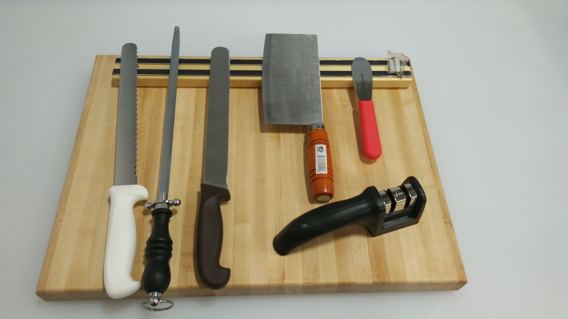 Auctioneer Special - Knives & Cutting Board 20" x 15" - Image 2 of 5