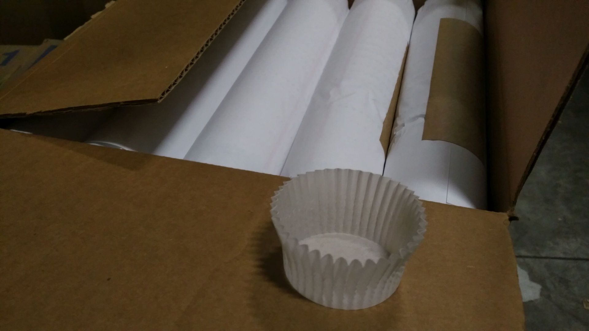 White Baking Cups, 2" x 4.5" x 1.25" - Lot of 5000 - Image 4 of 4