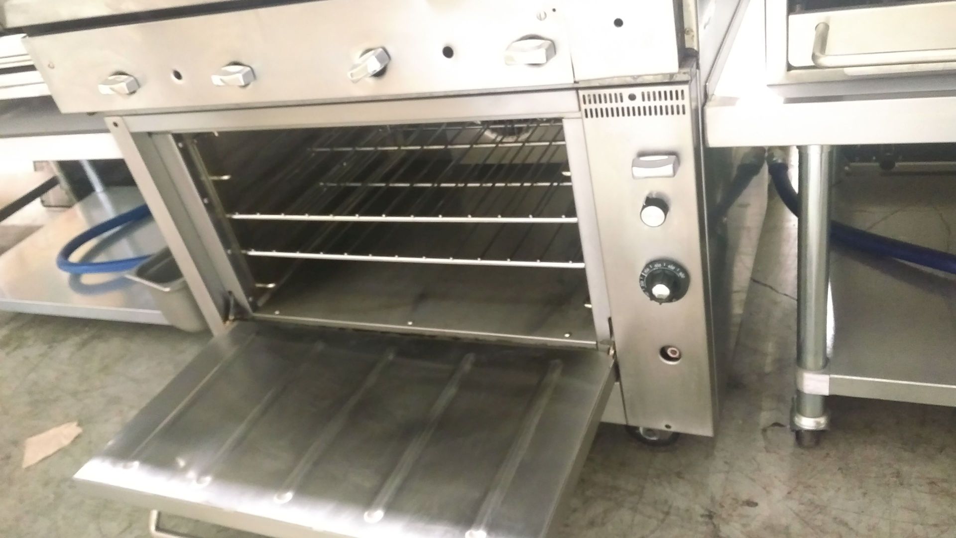 Quest 36" NG Griddle Convection Range - Image 2 of 4