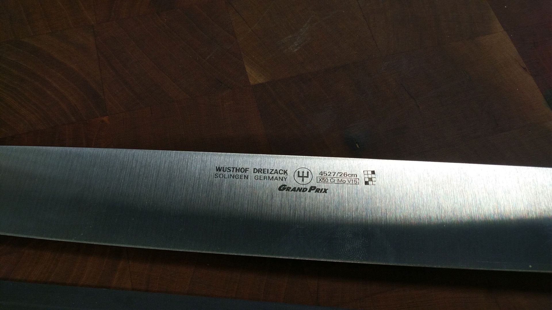 10" Slicing Knife with Magnetic Blade Protector - Image 2 of 4