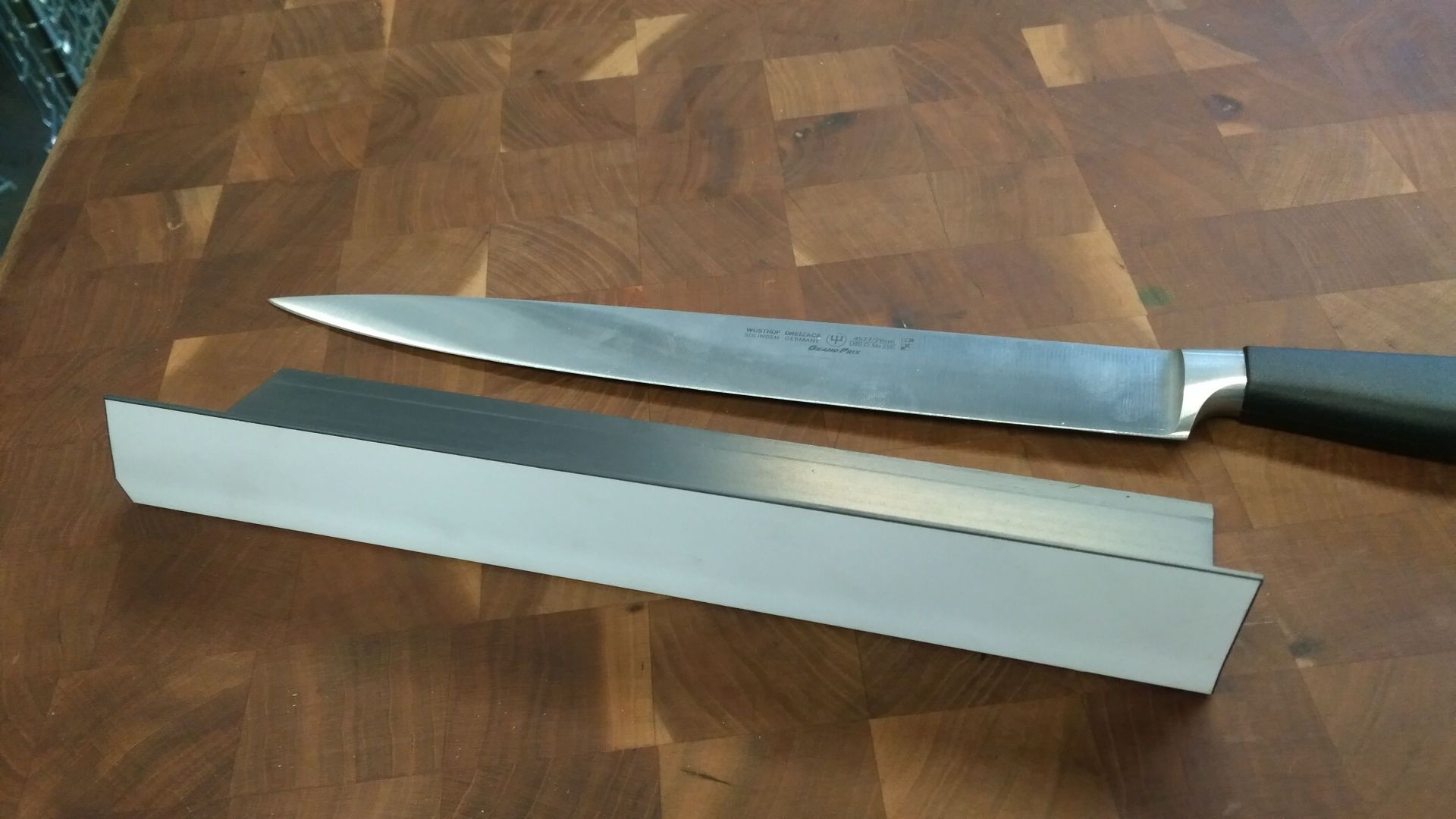 10" Slicing Knife with Magnetic Blade Protector