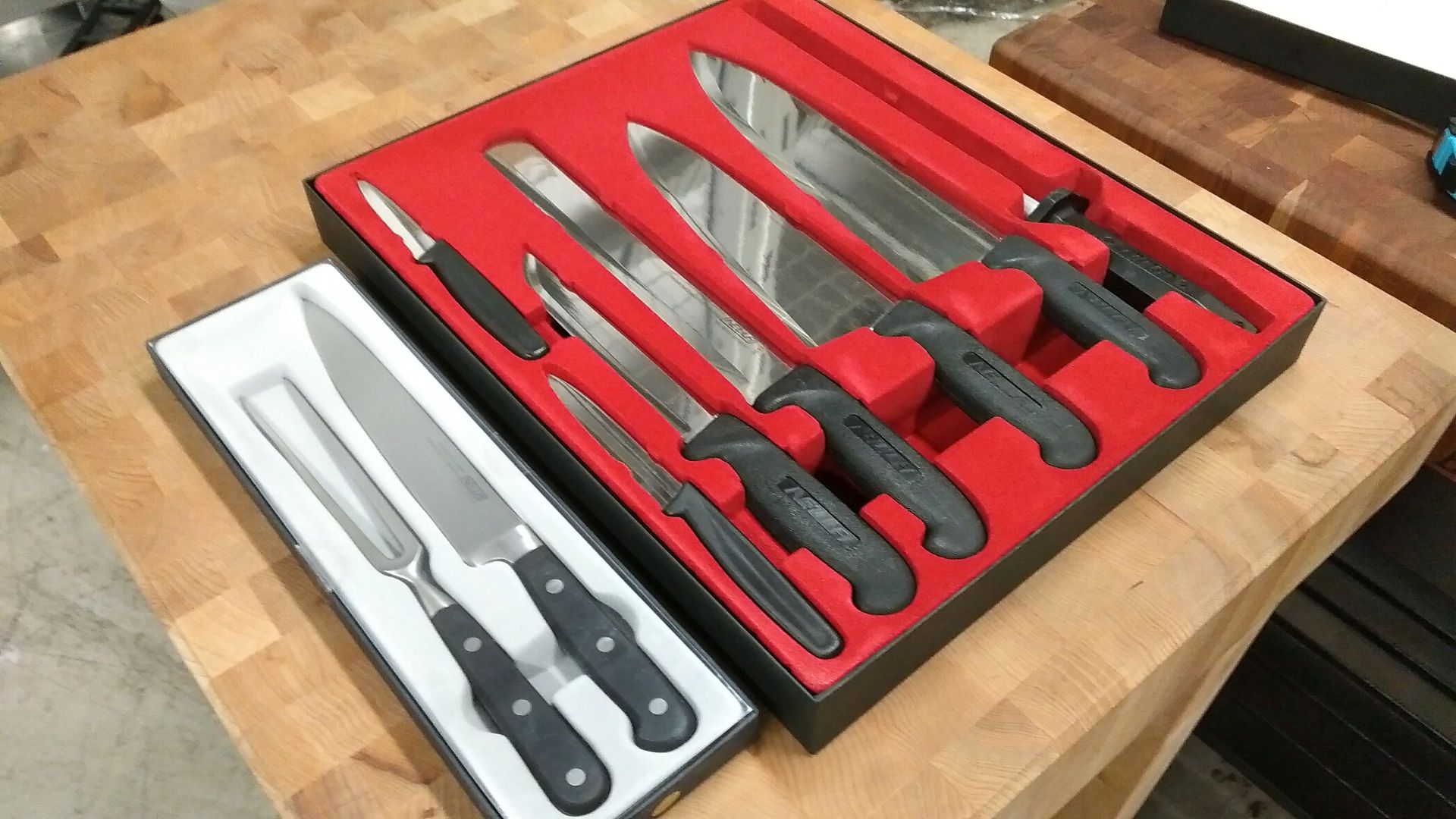 Nella Cutlery - Lot of 7 Knives, Carving Fork, Butcher Steel