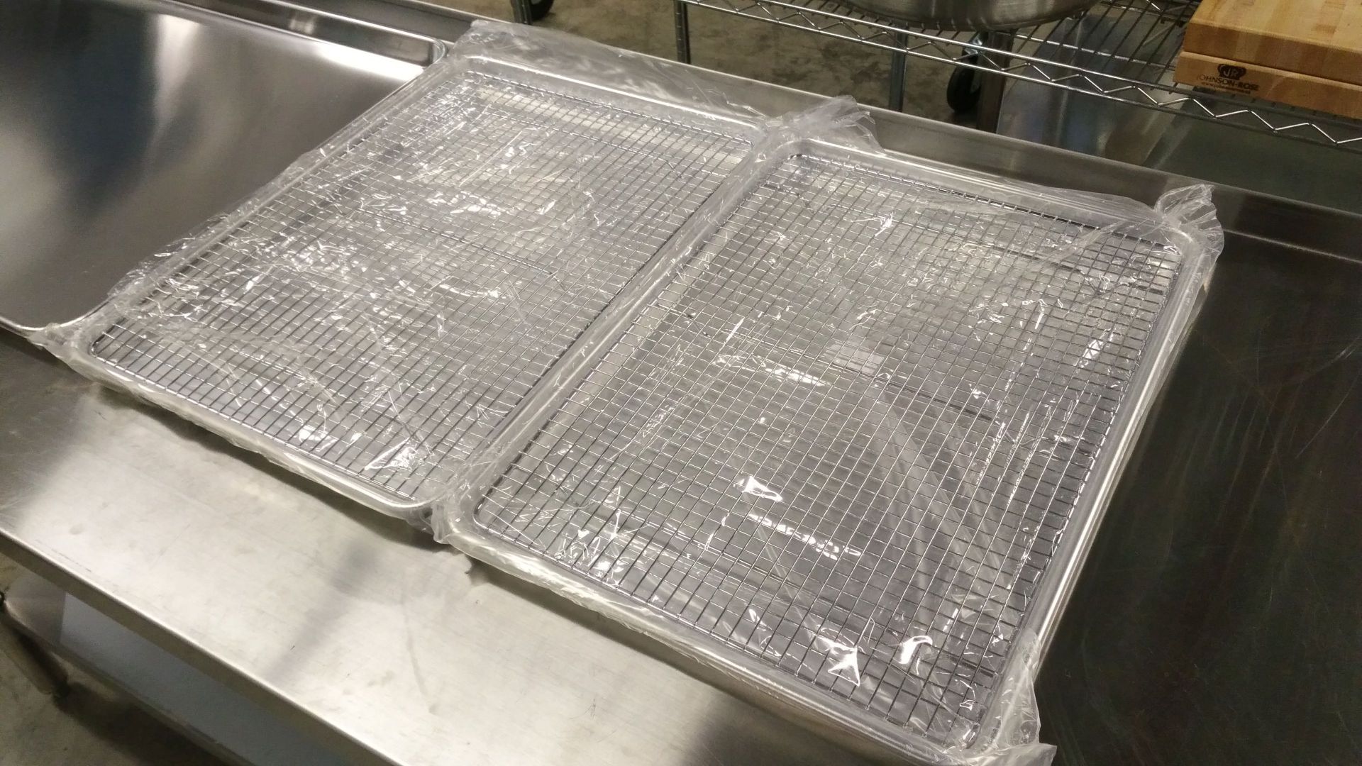 Half Size Bun Pans with Cooling Racks - Lot of 2 (4pcs) - Image 3 of 3