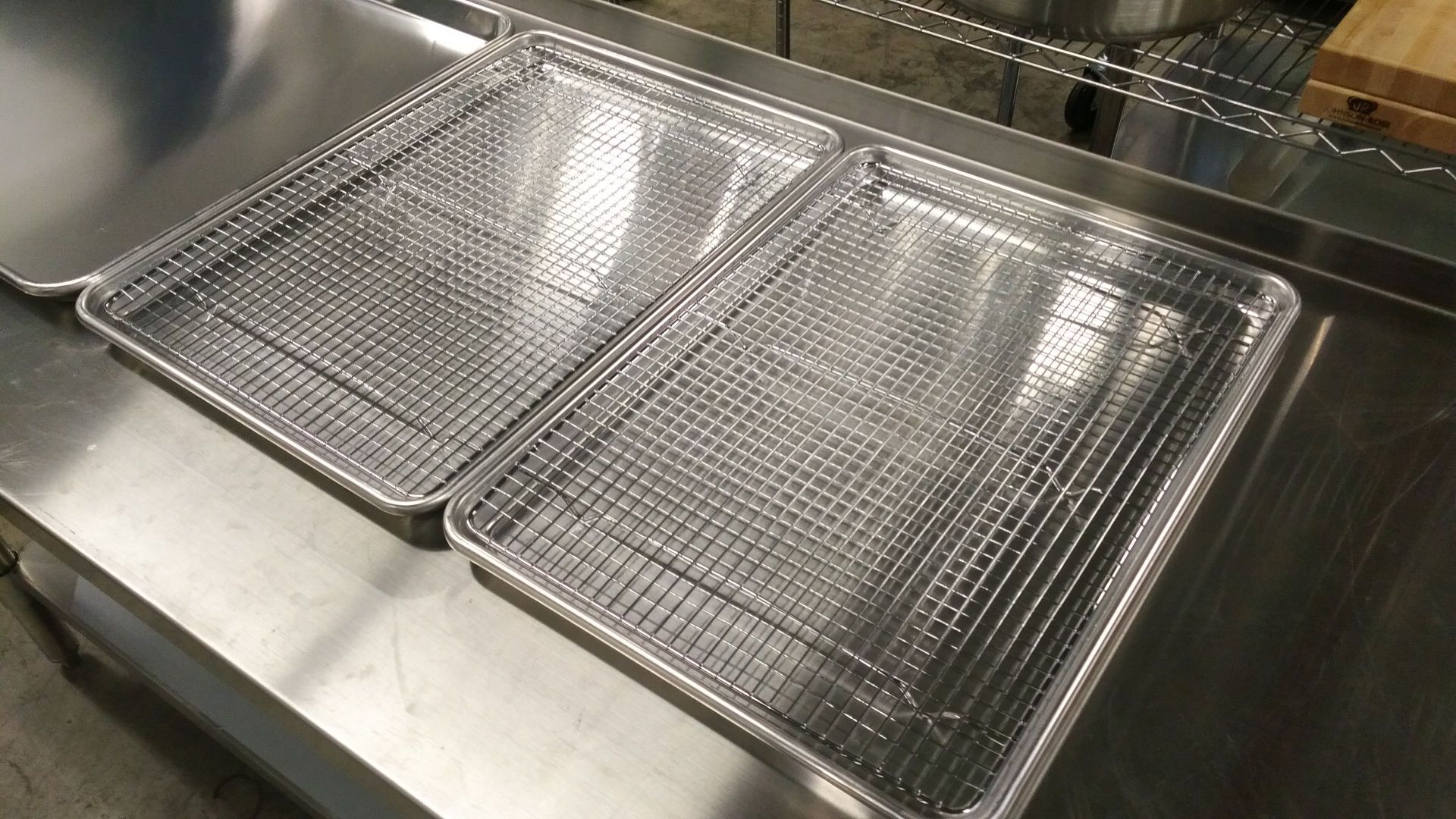 Half Size Bun Pans with Cooling Racks - Lot of 2 (4pcs) - Image 2 of 3