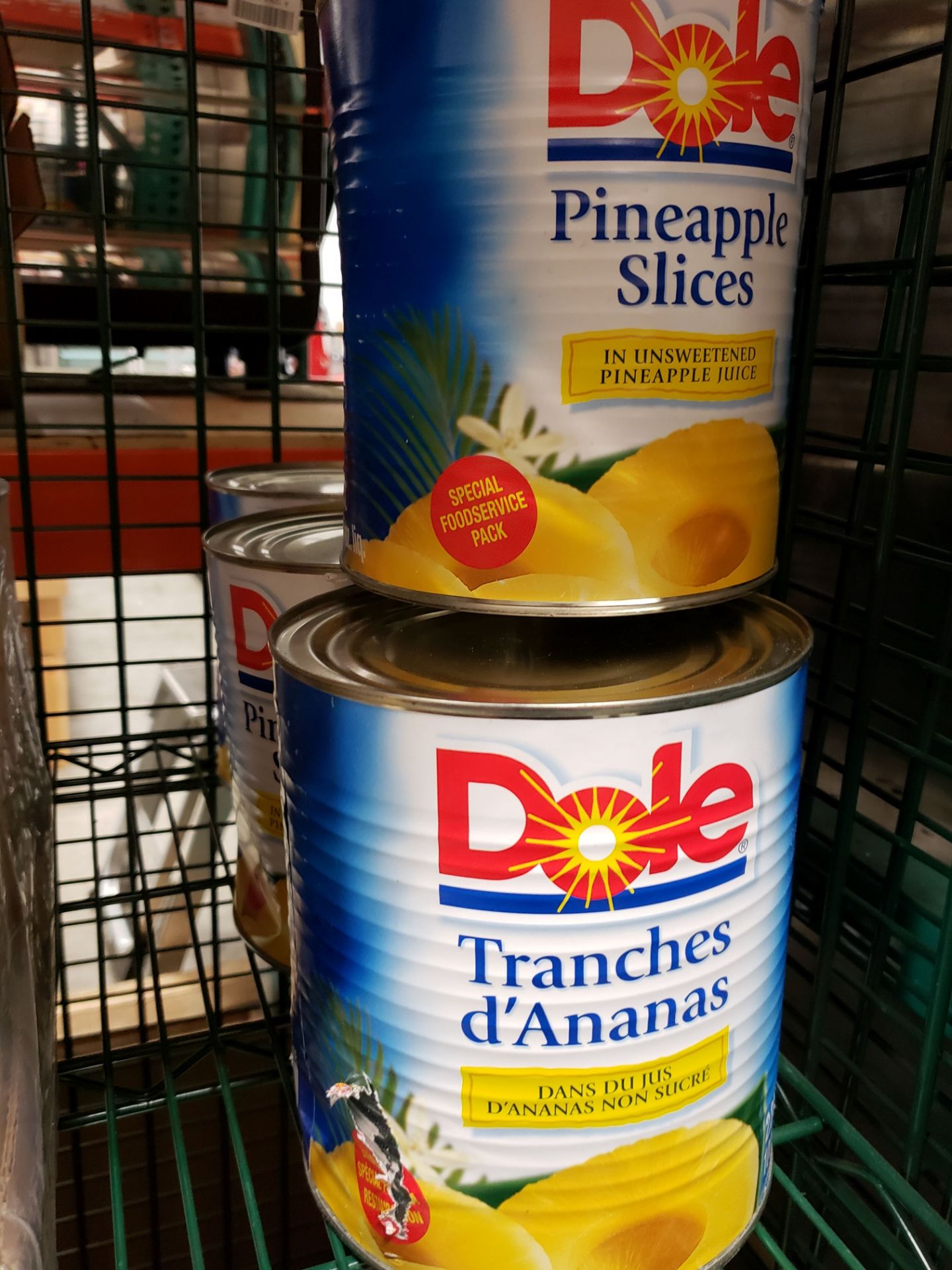 Dole Pineapple Slices - 4 x 2.84 lt Cans - Dented - Image 2 of 2