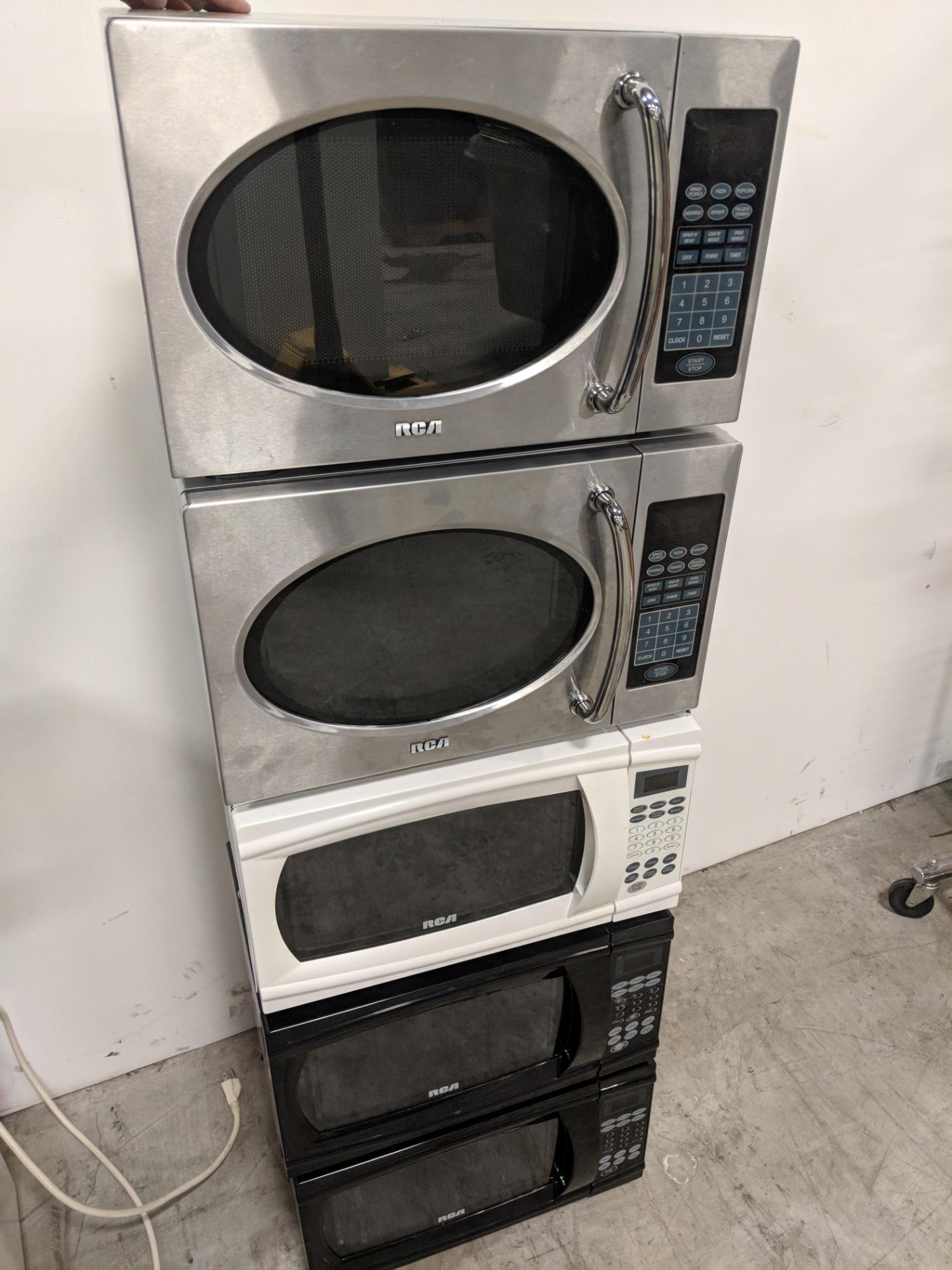 RCA Microwaves - Lot of 5