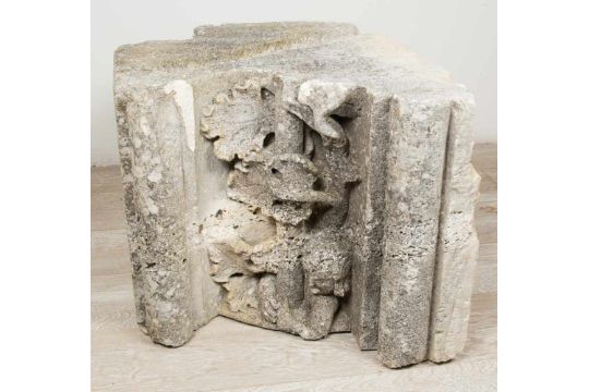 Three large fragments of sculpted stone. 16th century.↵↵Possibly sections of a large arcade. Central - Bild 3 aus 3