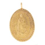 Golden medallion of the Virgin of Guadalupe. Mexico. Dated 1805. 4,1 x 2,7 cm. -