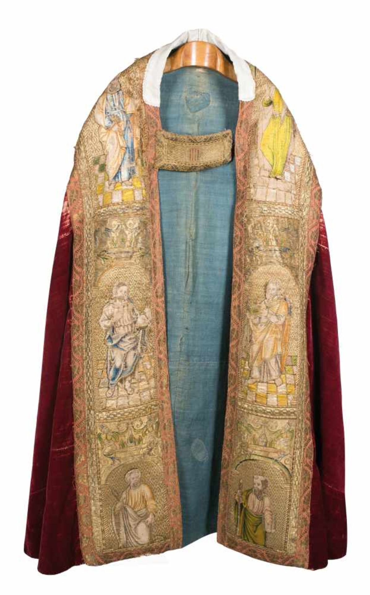 Imposing embroidered silk and velvet dalmatic. Late Gothic. 15th – 16th century. Saint Peter,