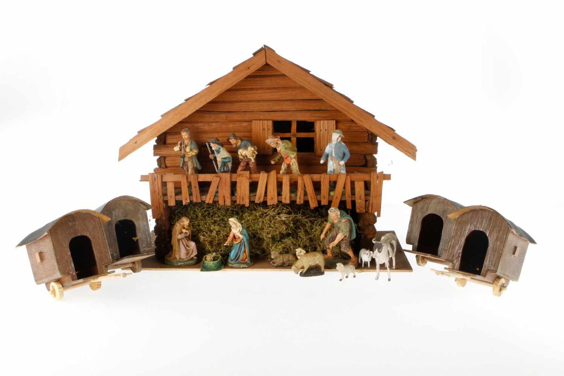 Weihnachtskrippe, Holz, L 46, H 35, mit der hl. Familie, 6 Hirten, sowie Tieren, meist Masse und