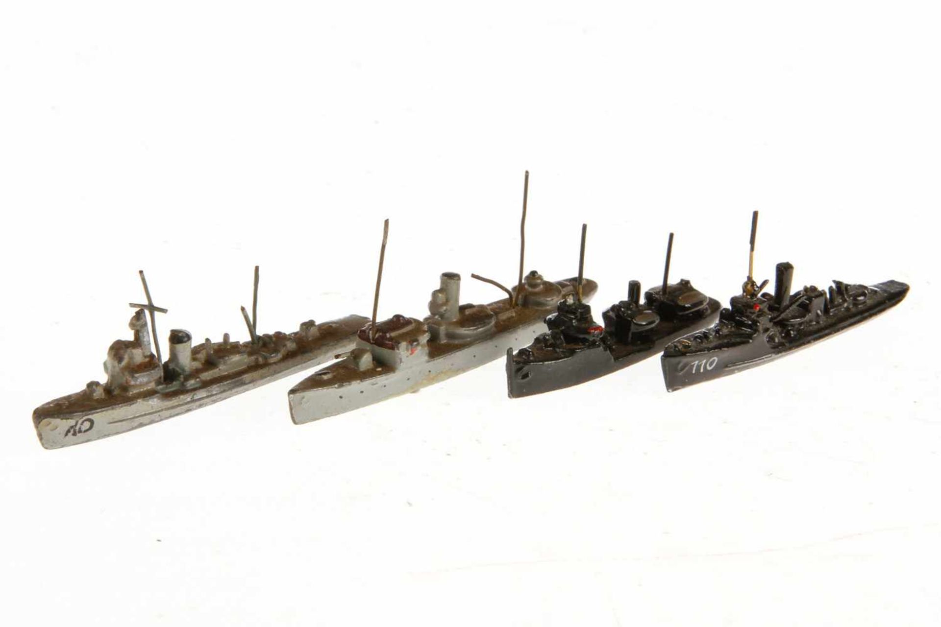 Konv. 4 Wiking Modellschiffe, Guss: Minensucher "10", "110", Veteranen Serie, Vermessungsschiff "